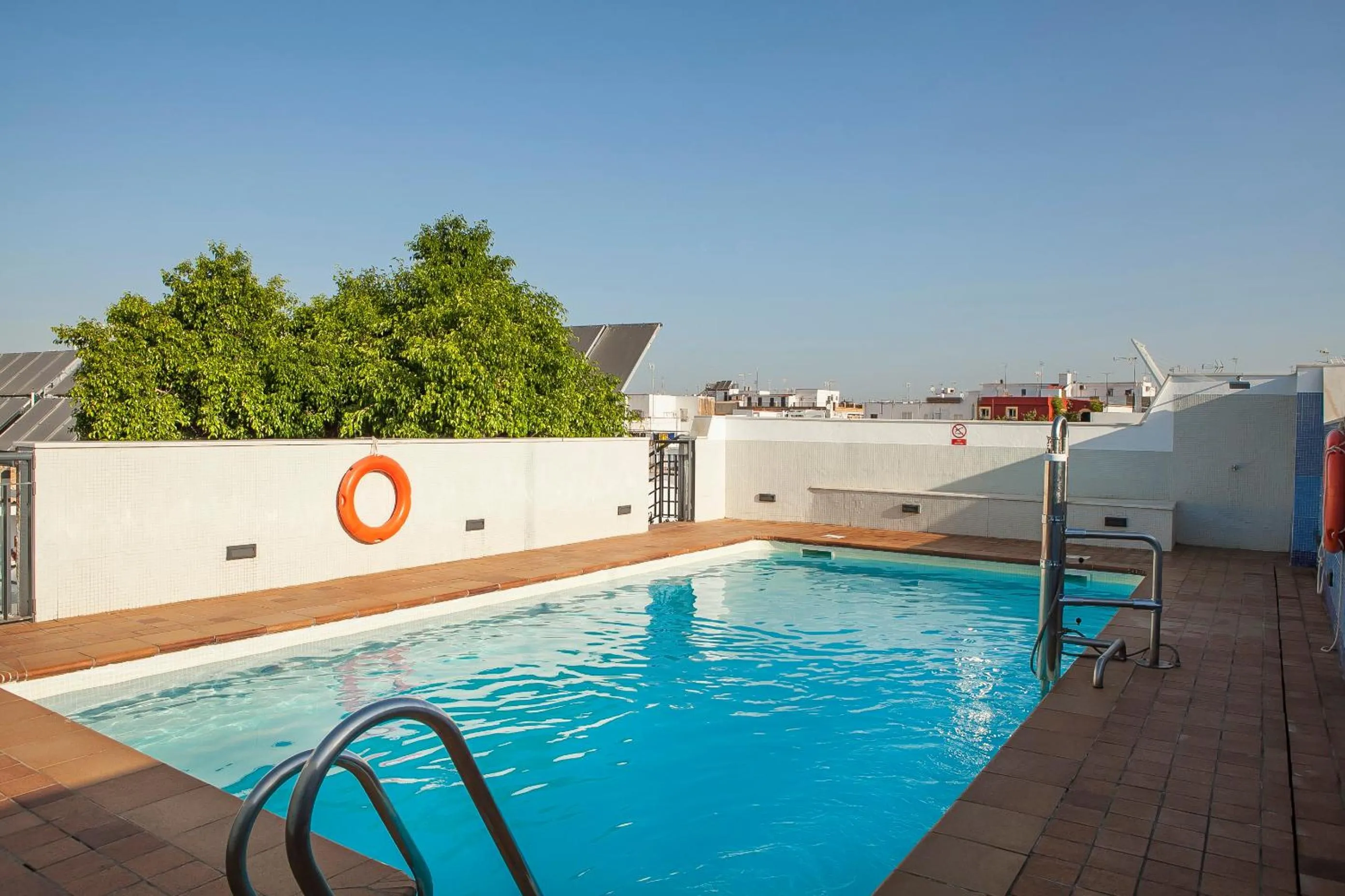 Swimming pool in Hotel San Gil