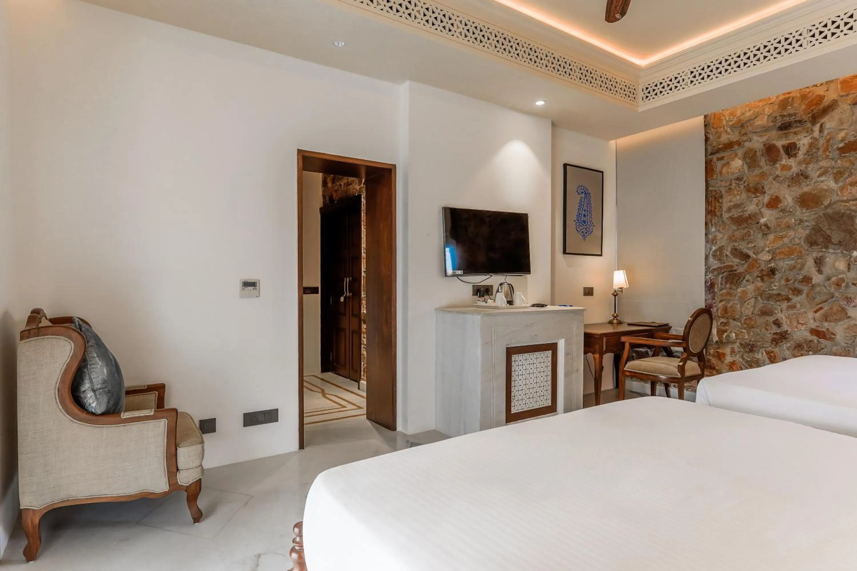 Bedroom, Bed in Juna Mahal Jungle Resort Ranthambore