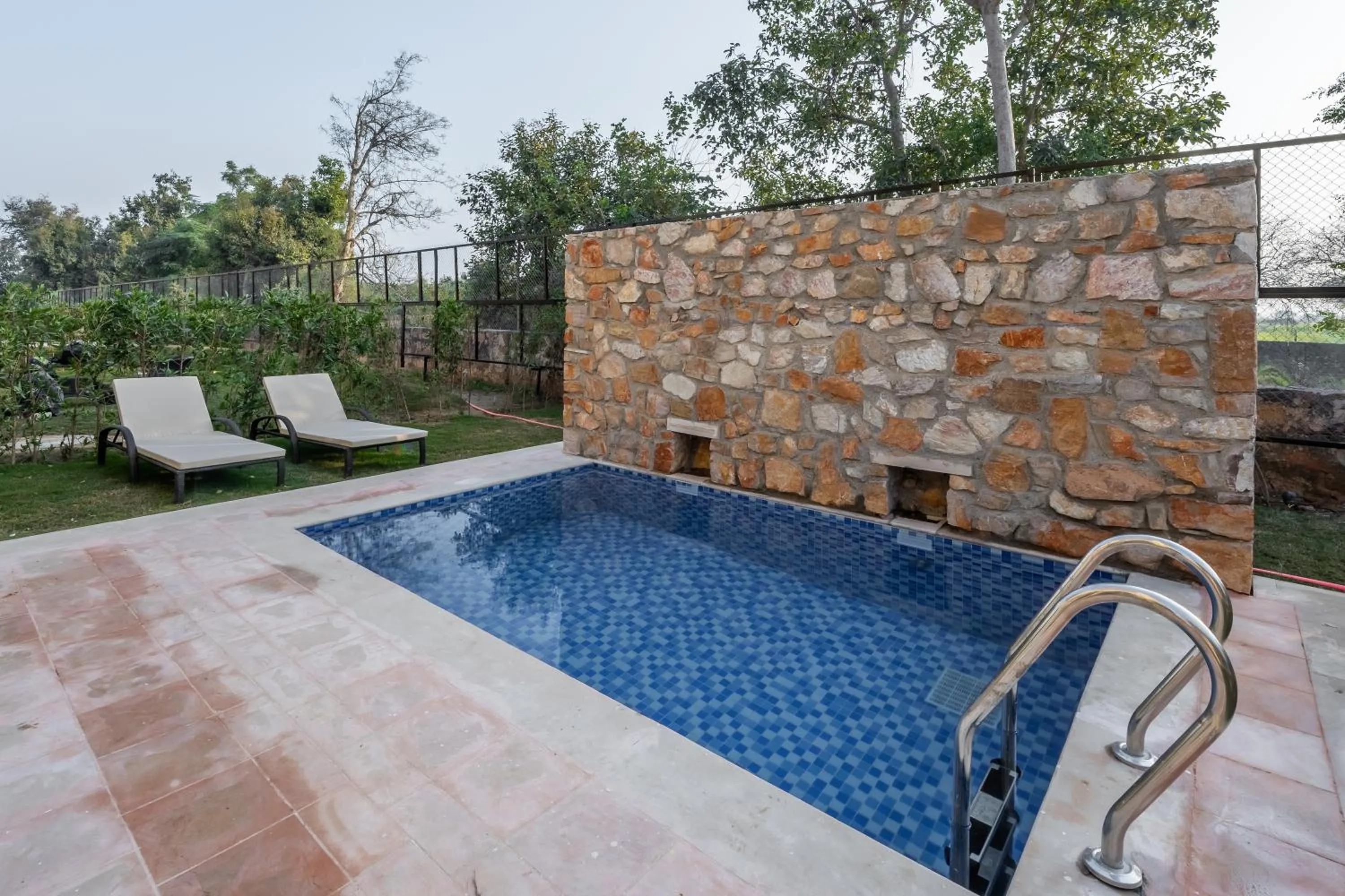 Swimming pool in Juna Mahal Jungle Resort Ranthambore
