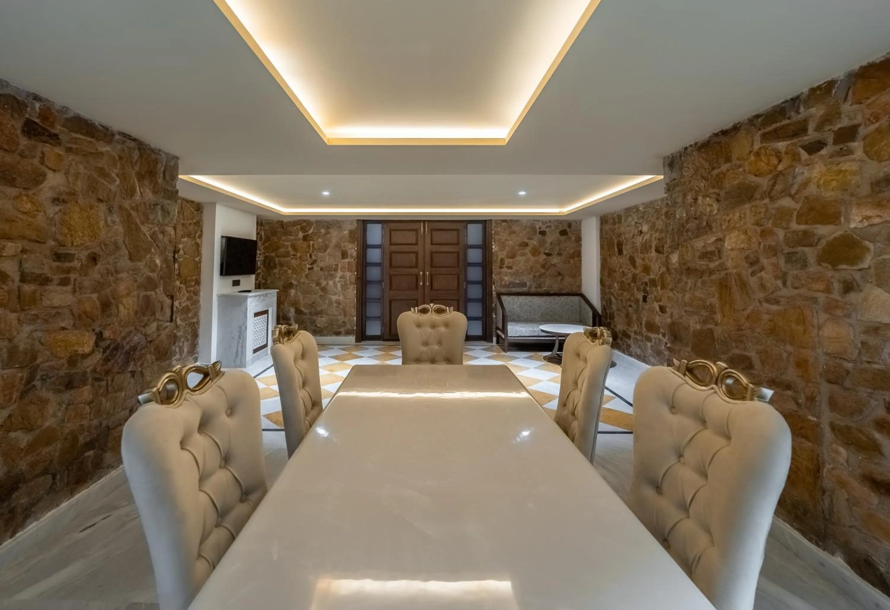 Dining area in Juna Mahal Jungle Resort Ranthambore