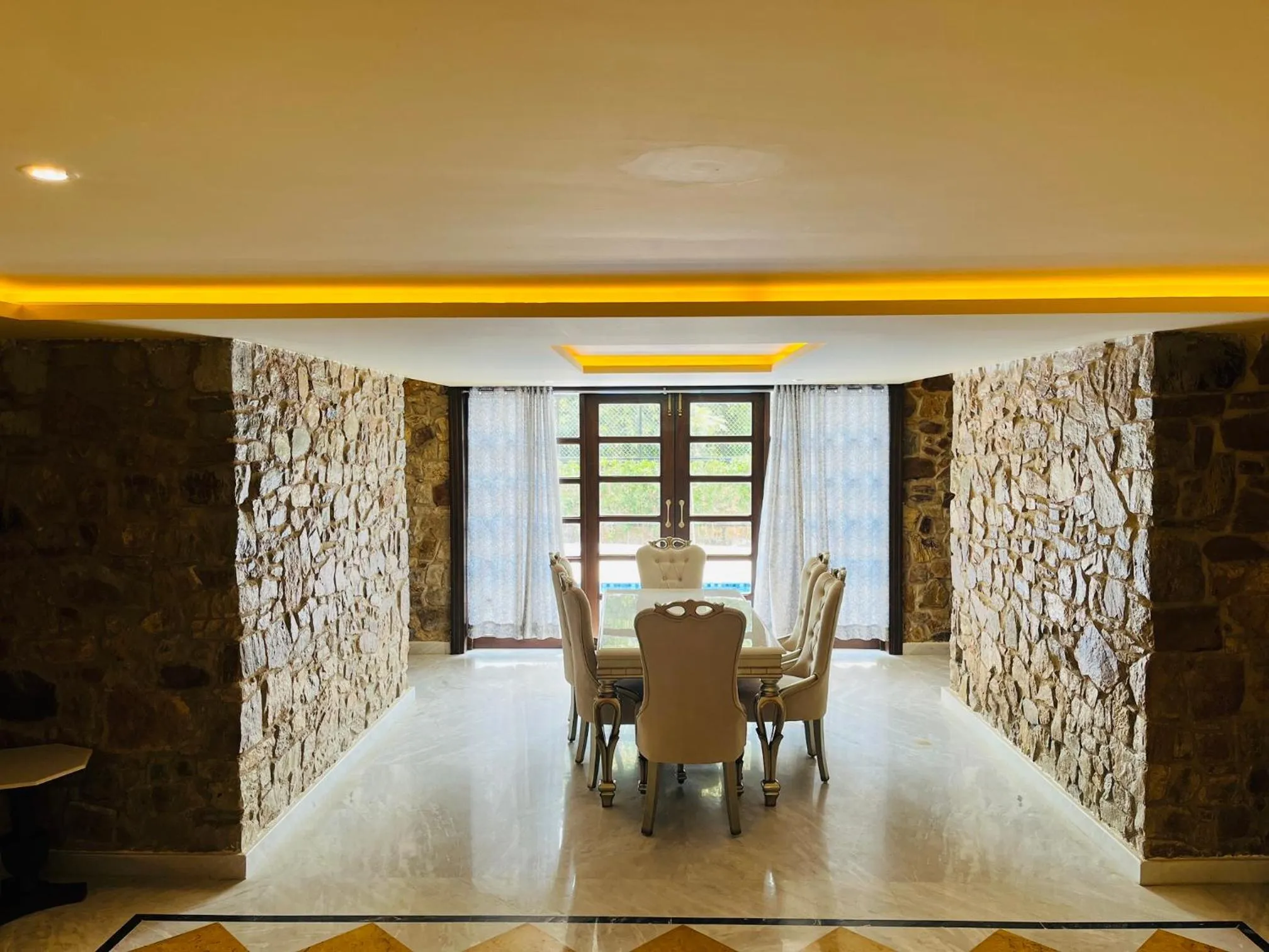 Dining area in Juna Mahal Jungle Resort Ranthambore