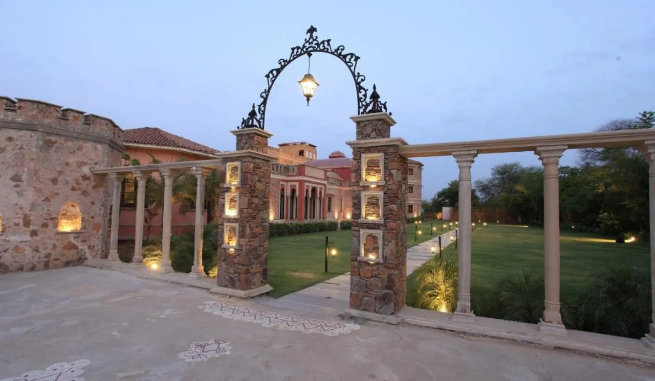 Facade/entrance in Juna Mahal Jungle Resort Ranthambore