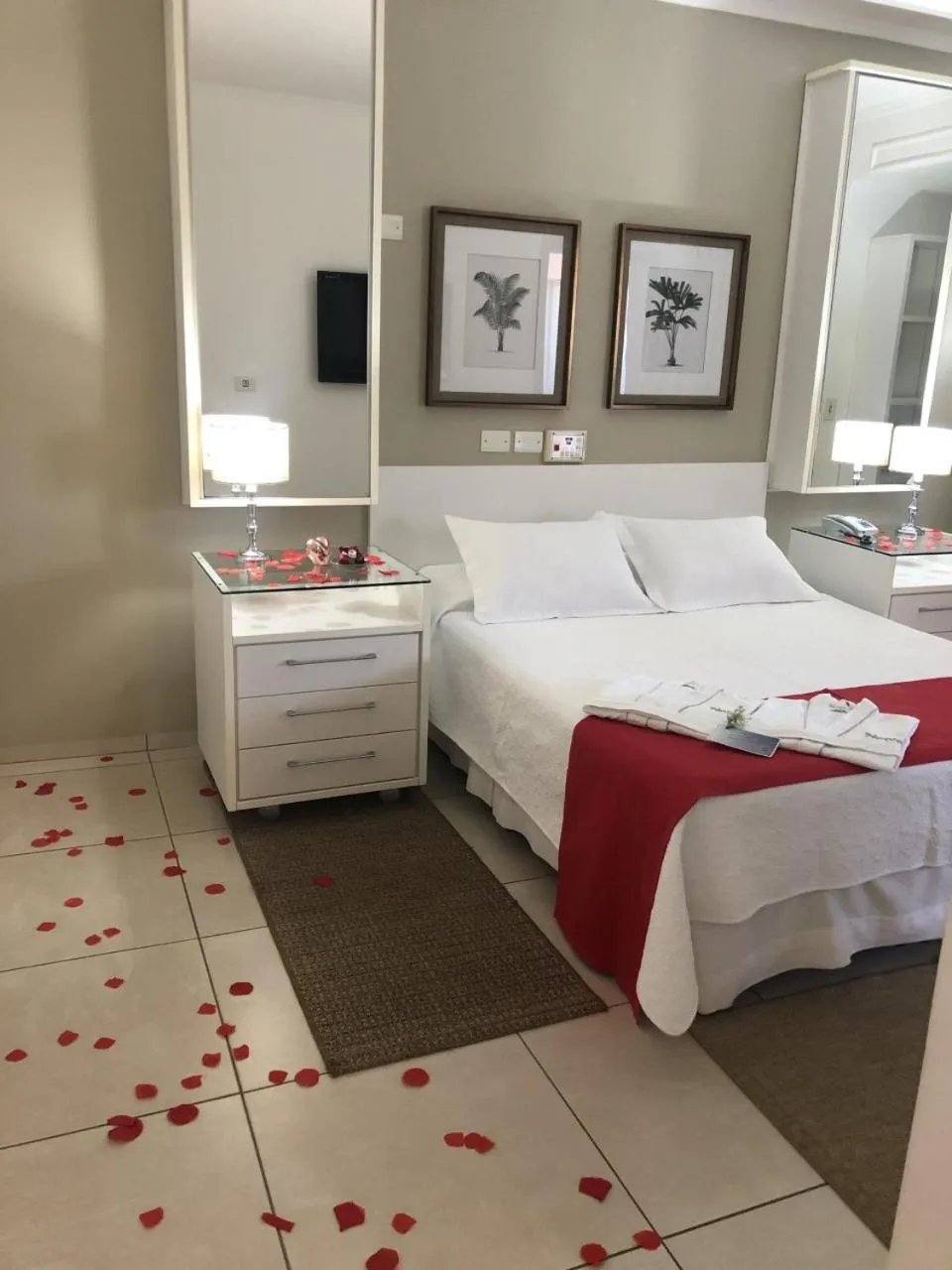 Toilet, Bed in Hotel Pousada Ourinhos