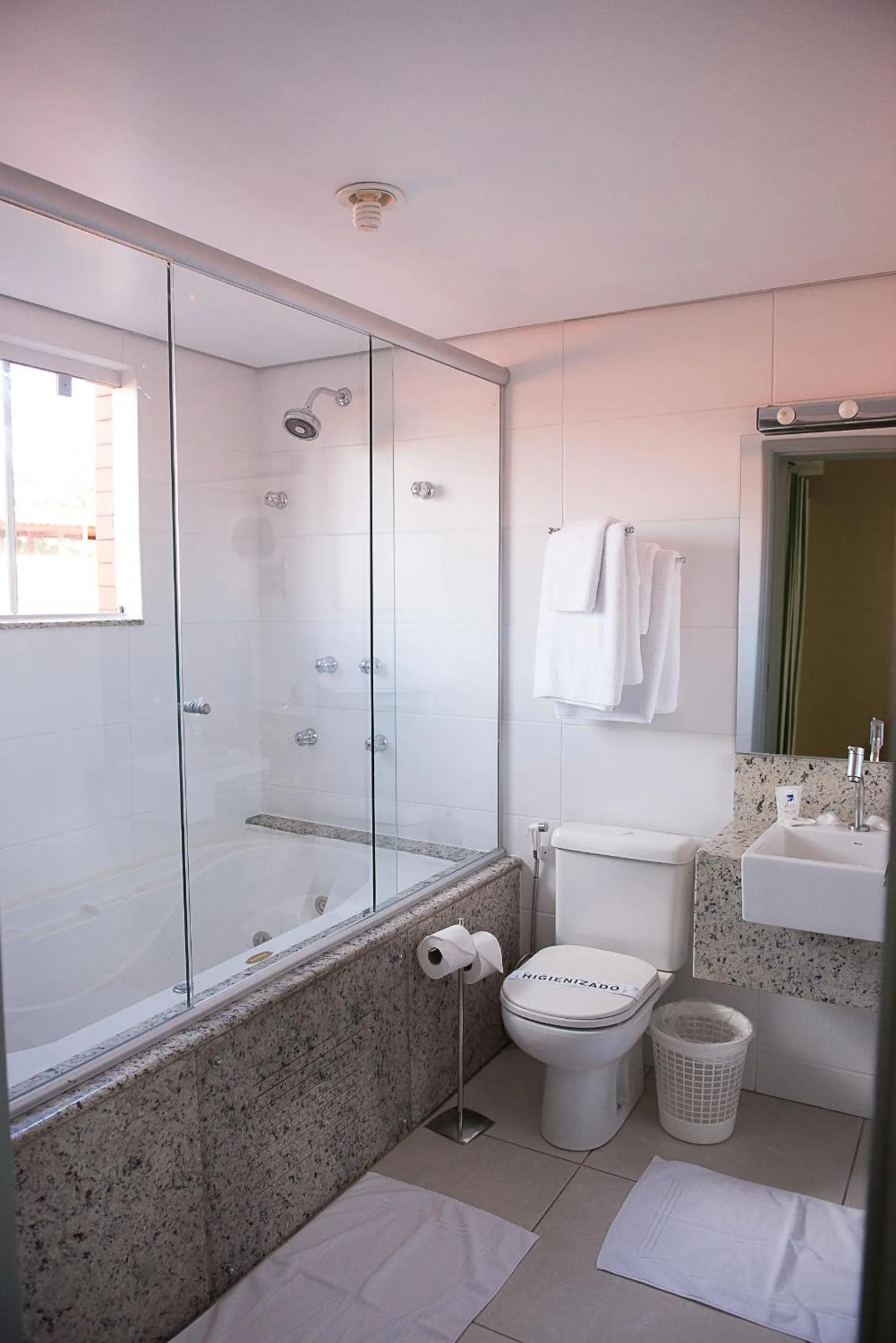 Hot Tub in Hotel Pousada Ourinhos