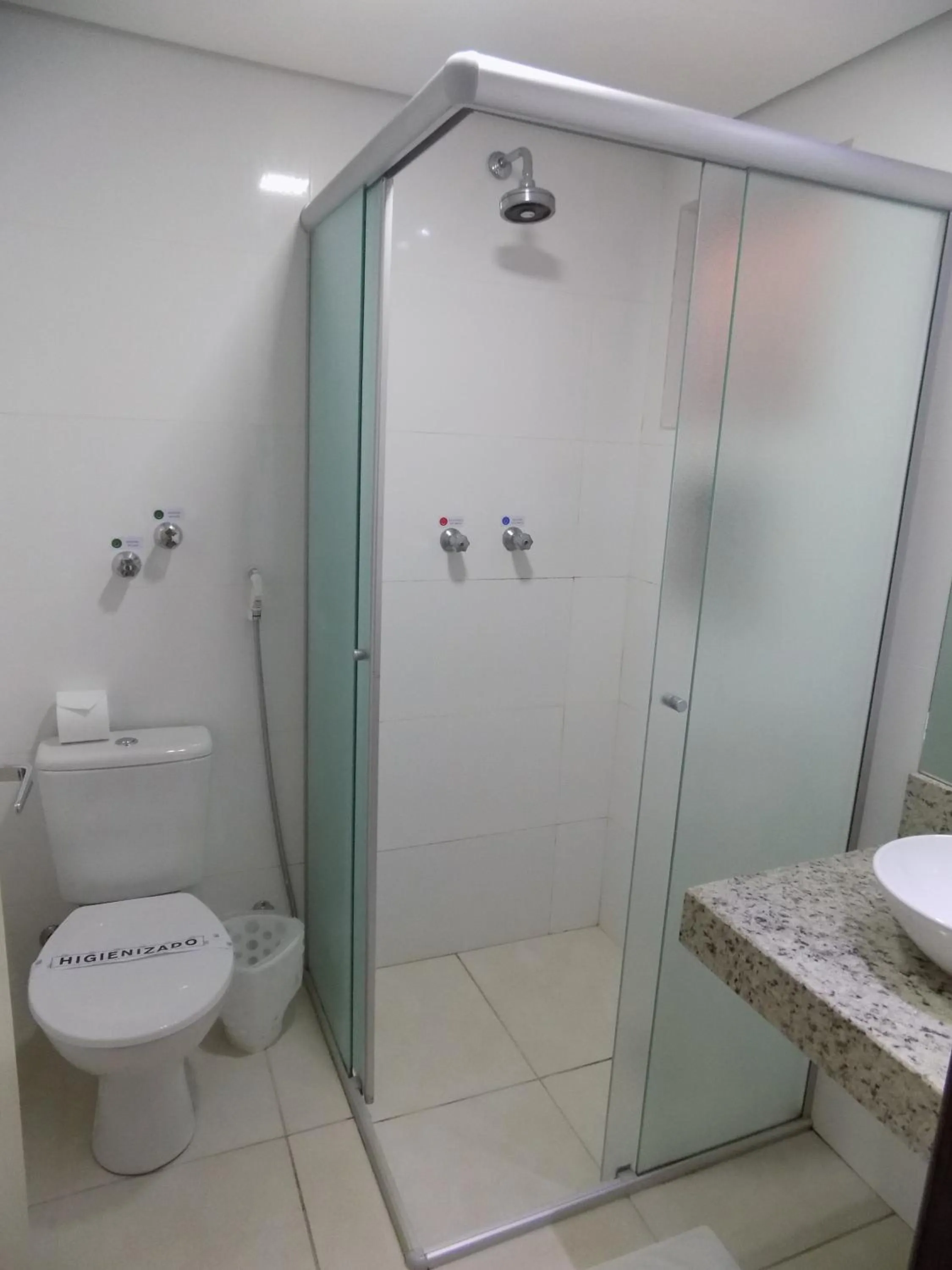 Bathroom in Hotel Pousada Ourinhos