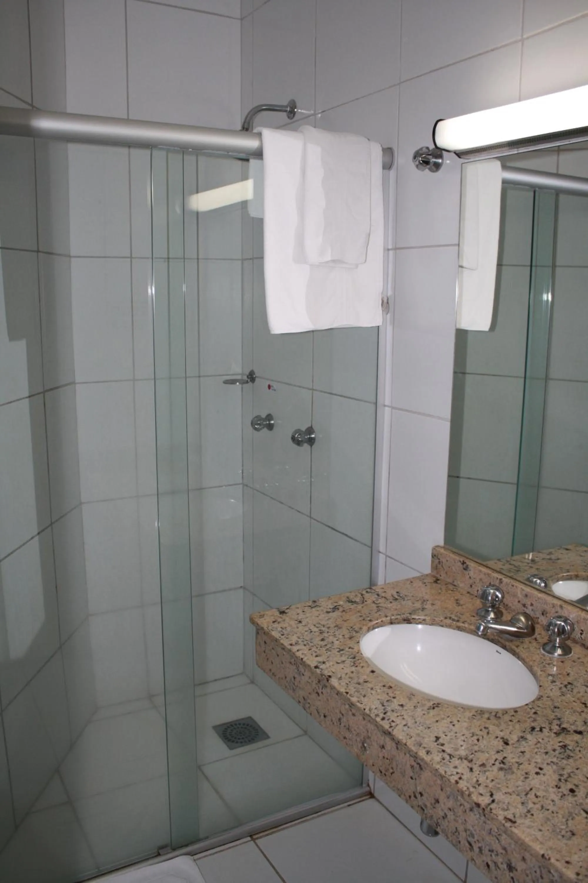 Shower in Hotel Pousada Ourinhos