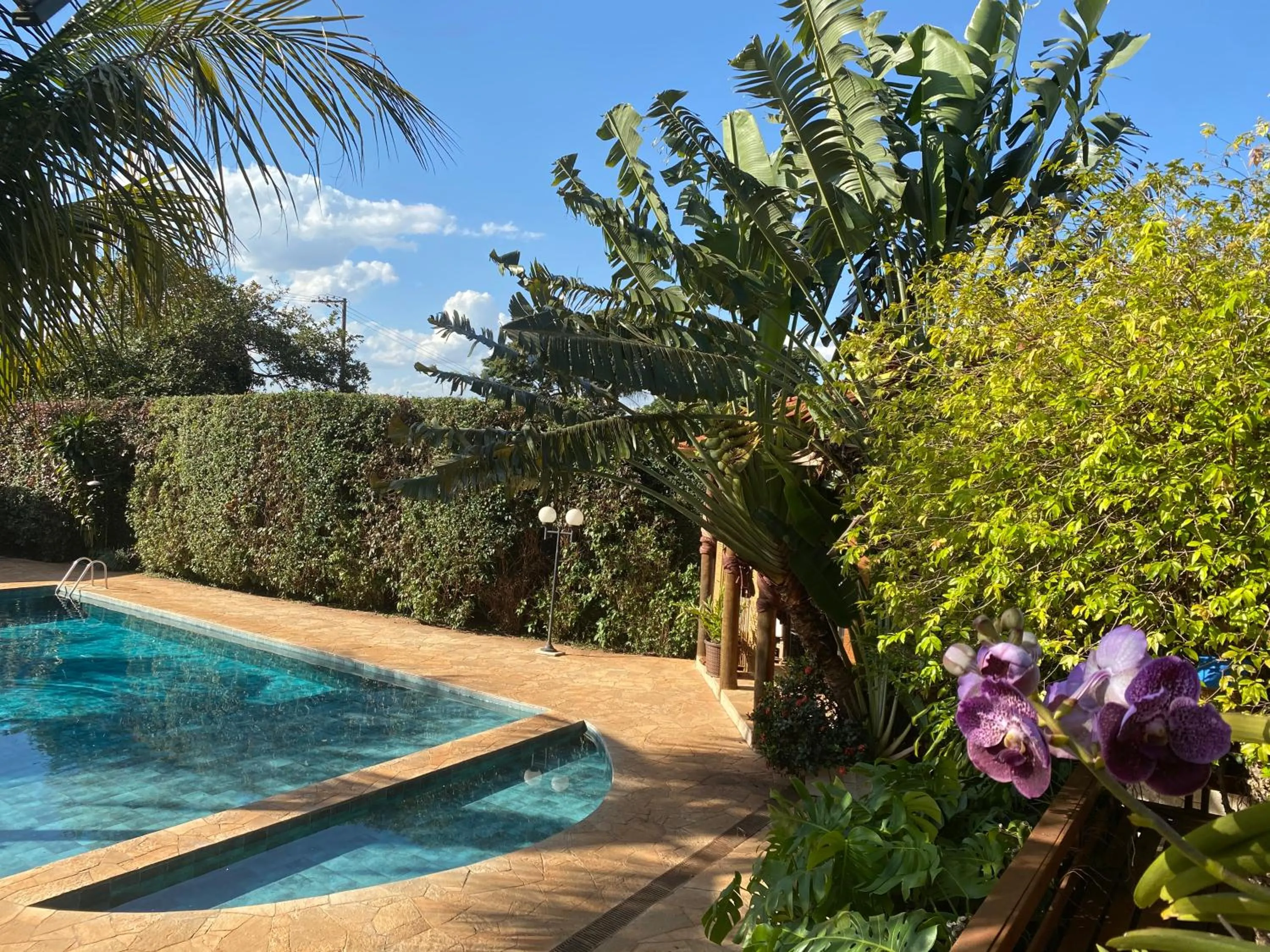 Pool view in Hotel Pousada Ourinhos