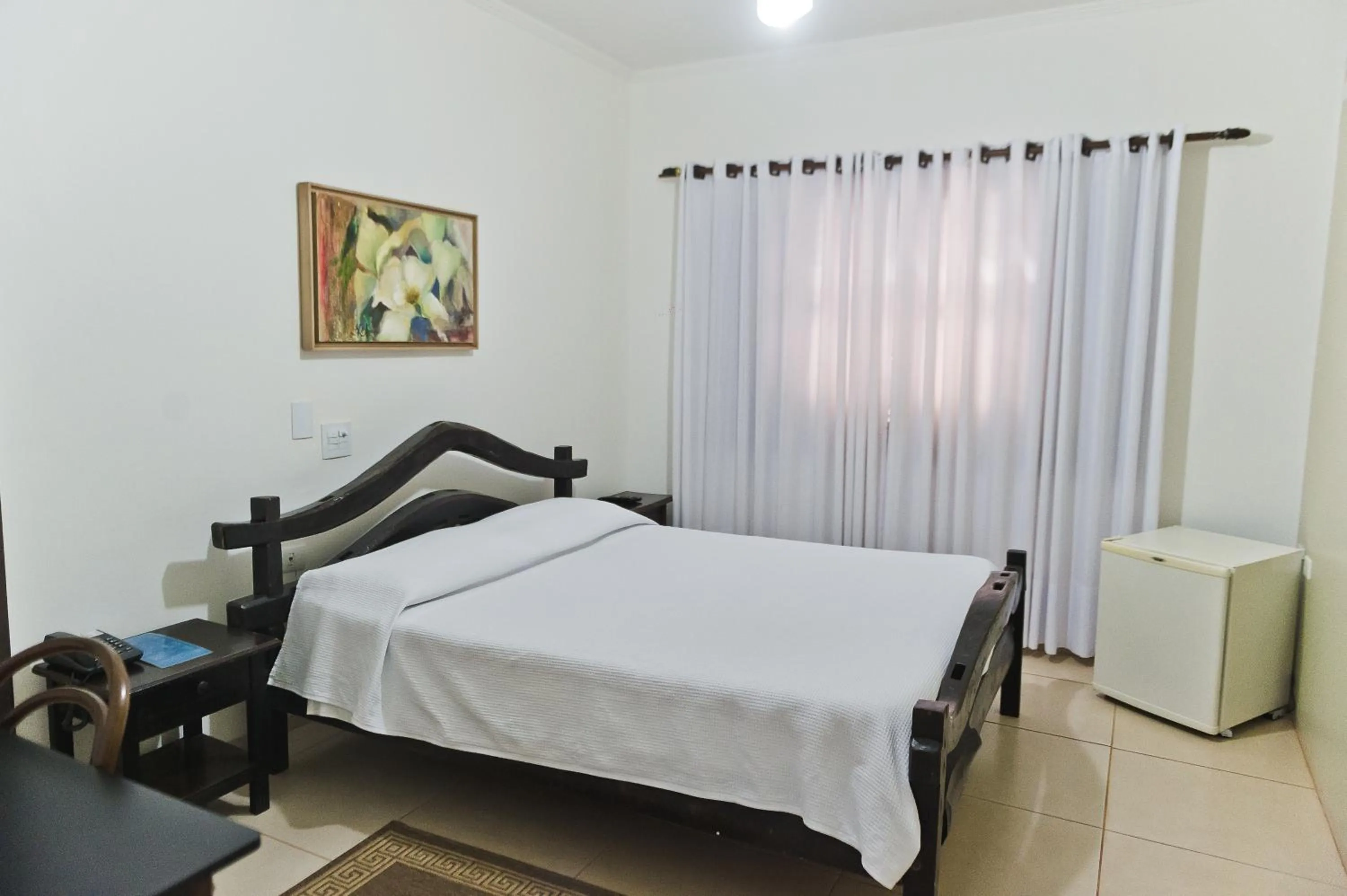 Toilet, Bed in Hotel Pousada Ourinhos