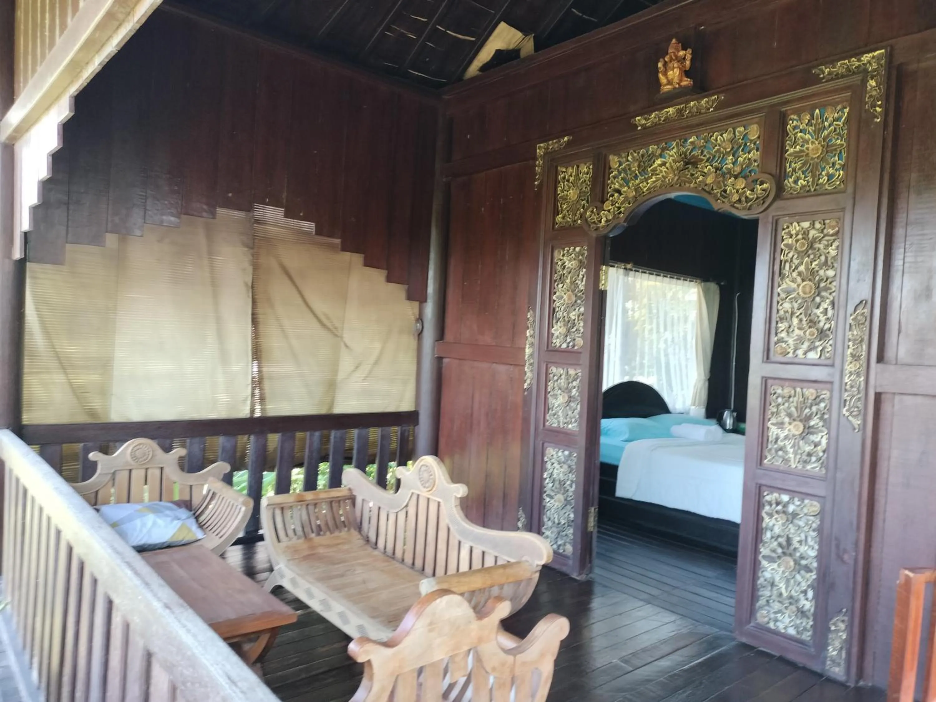 Photo of the whole room, Bed in D'kailash Retreat