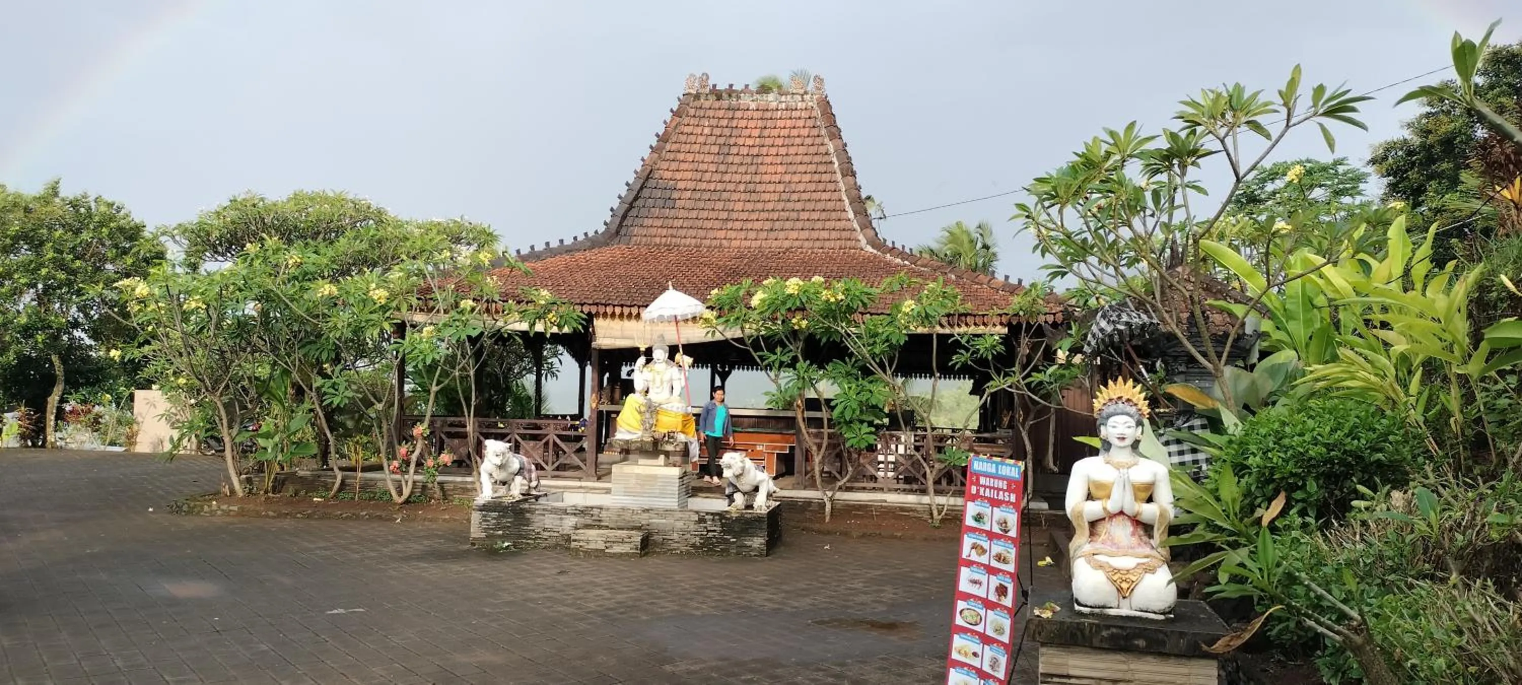 Restaurant/places to eat in D'kailash Retreat