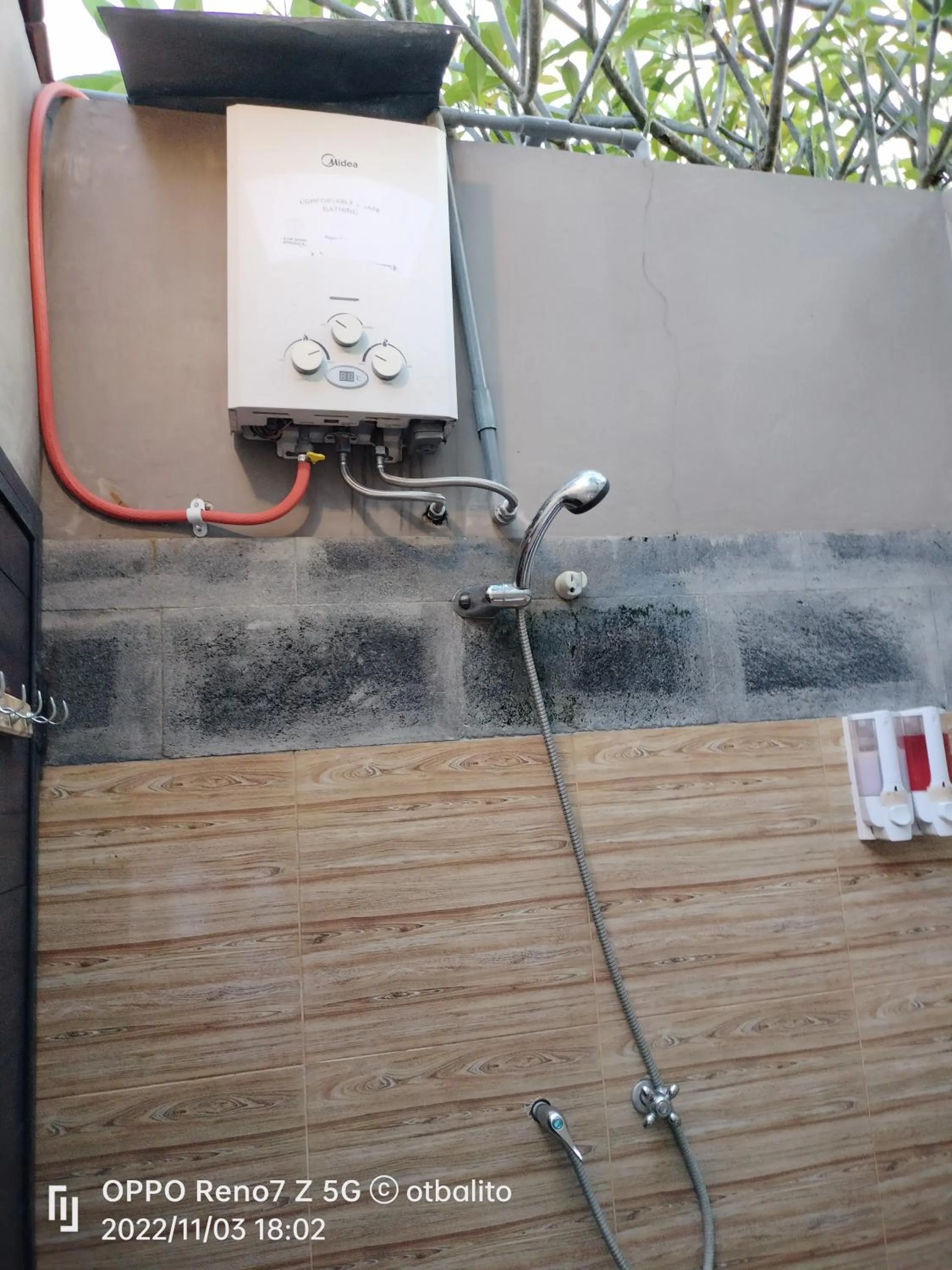 Shower in D'kailash Retreat