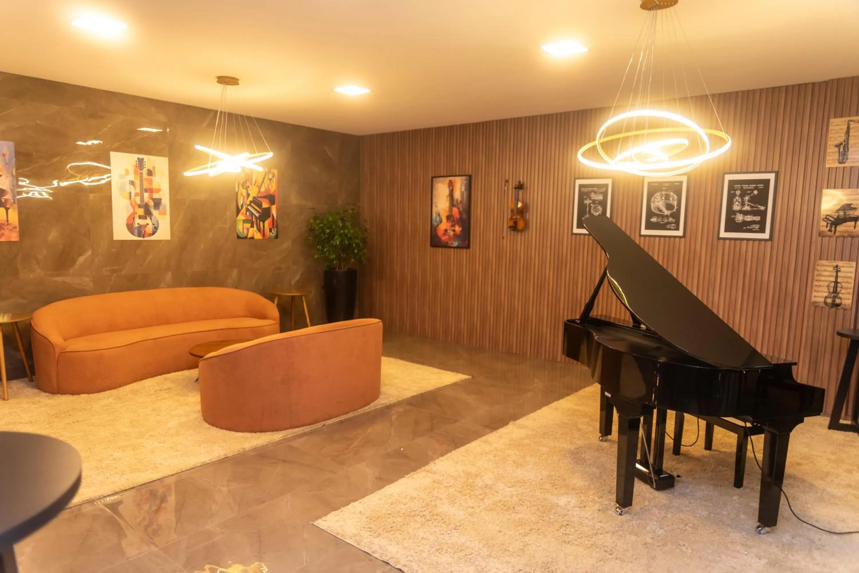 Lounge or bar in eSuites Sorocaba