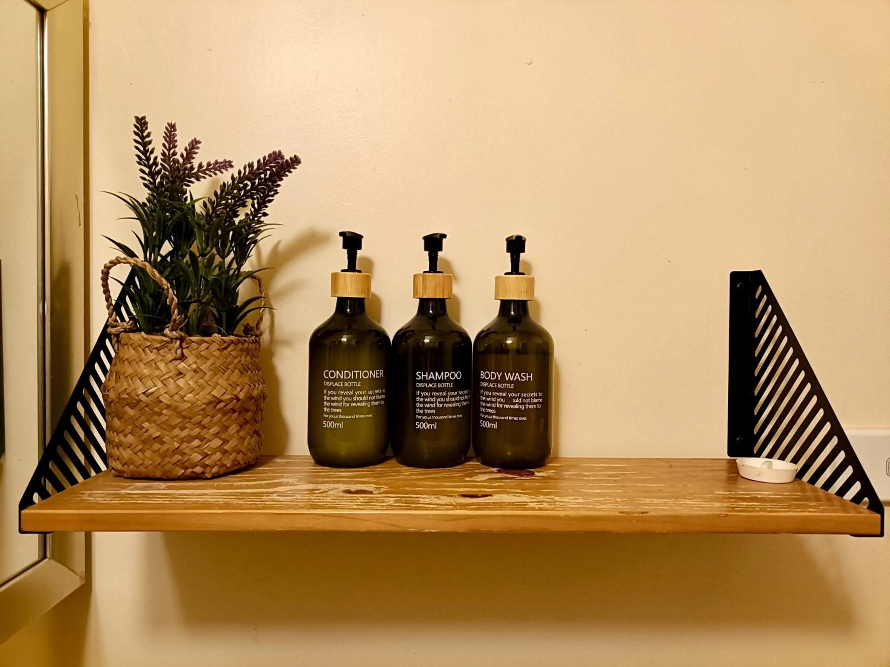 Bathroom in Kalimna Woods Cottages