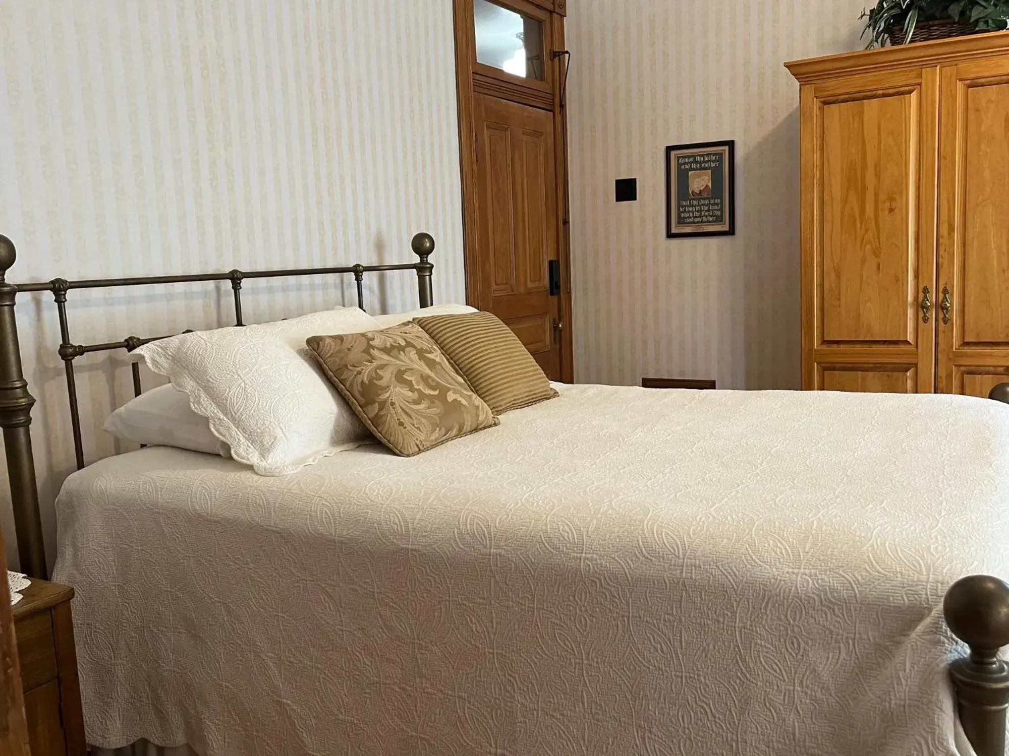 Queen Suite in Gable House Bed and Breakfast Inn Queen Suite in Gable House Bed and Breakfast Inn