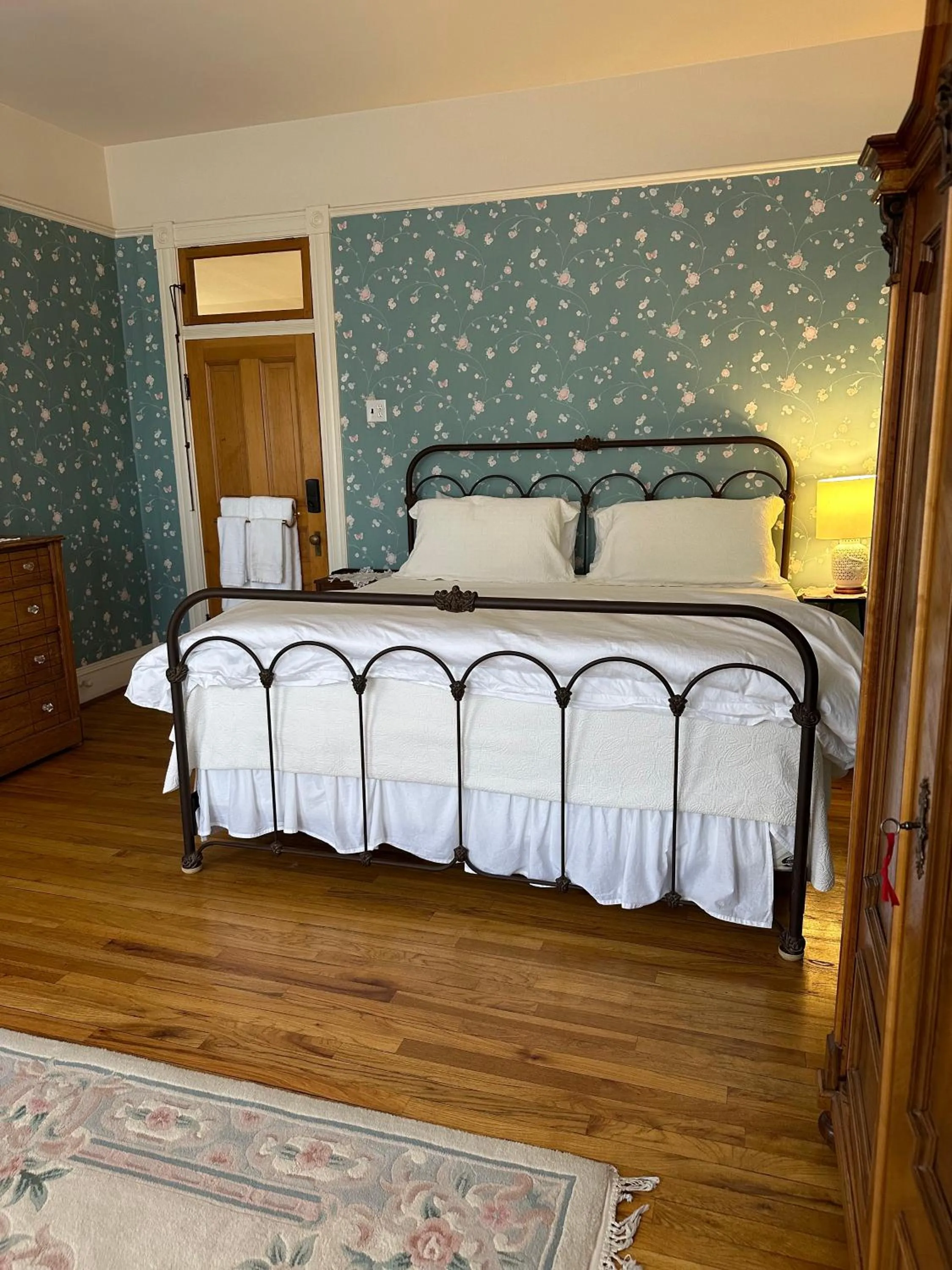 Bed in Gable House Bed and Breakfast Inn