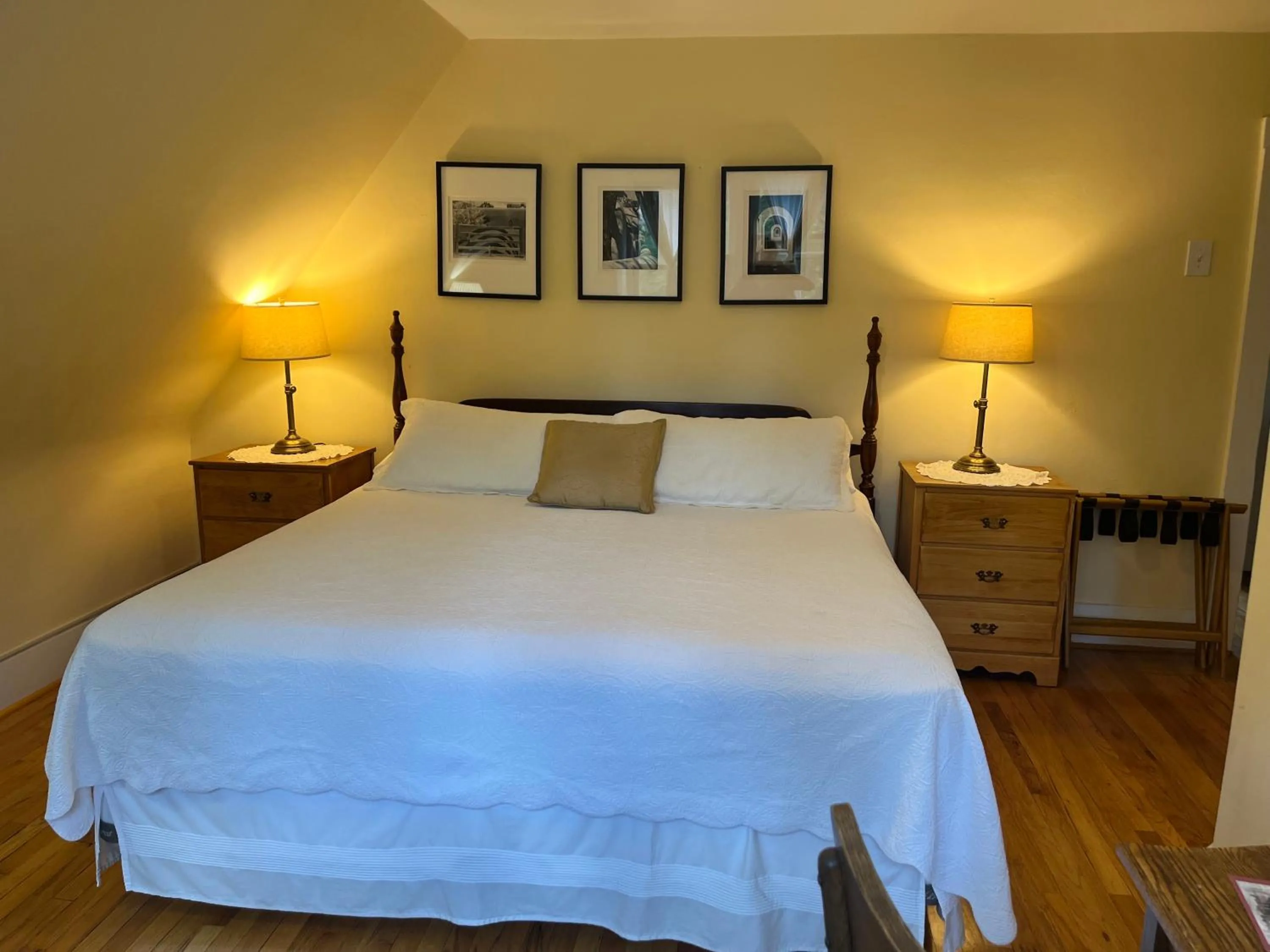 Bed in Gable House Bed and Breakfast Inn