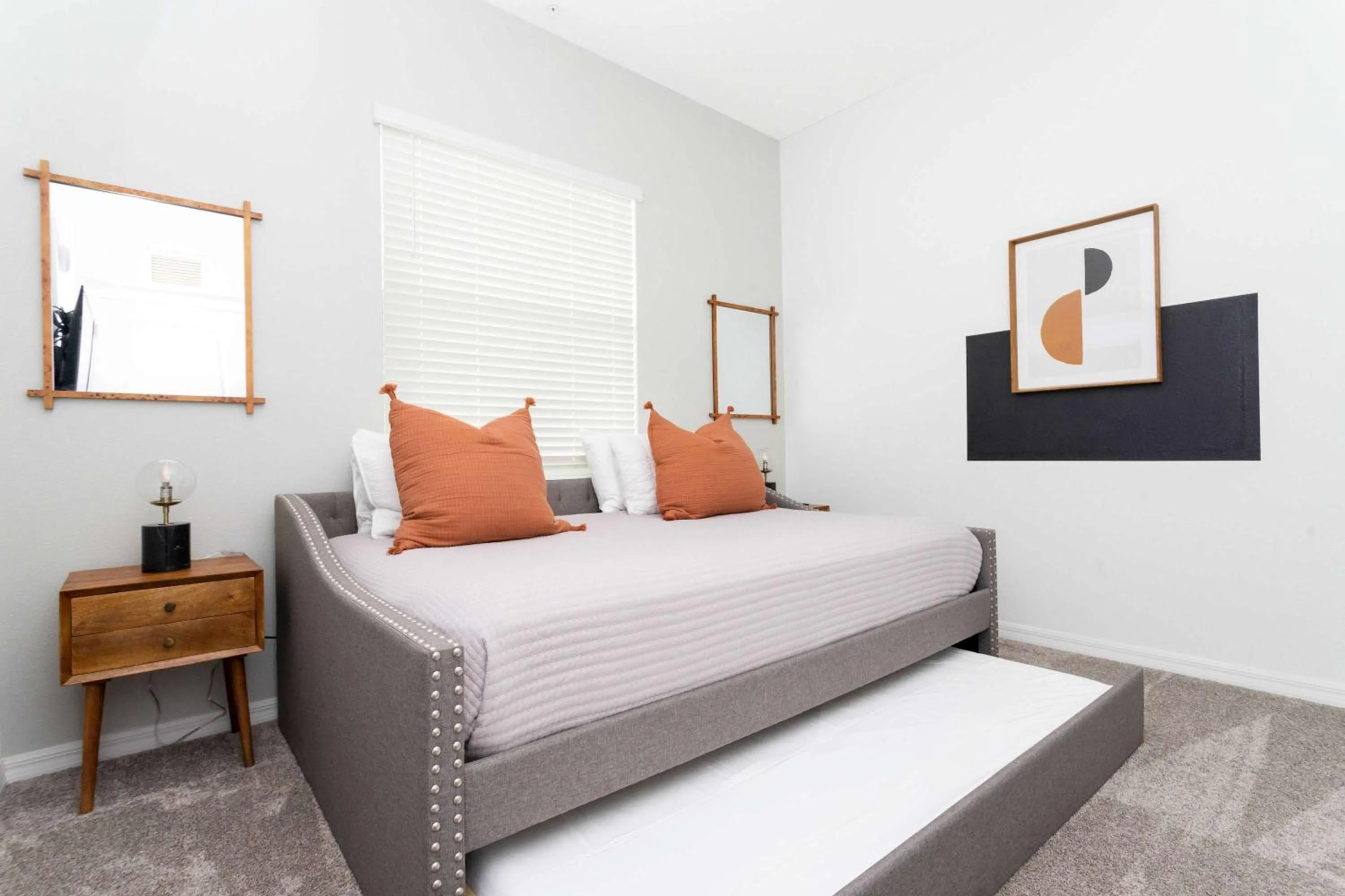 Bed in Gorgeous 2Bd Apto Close to Disney @ Storey Lake 404 3191