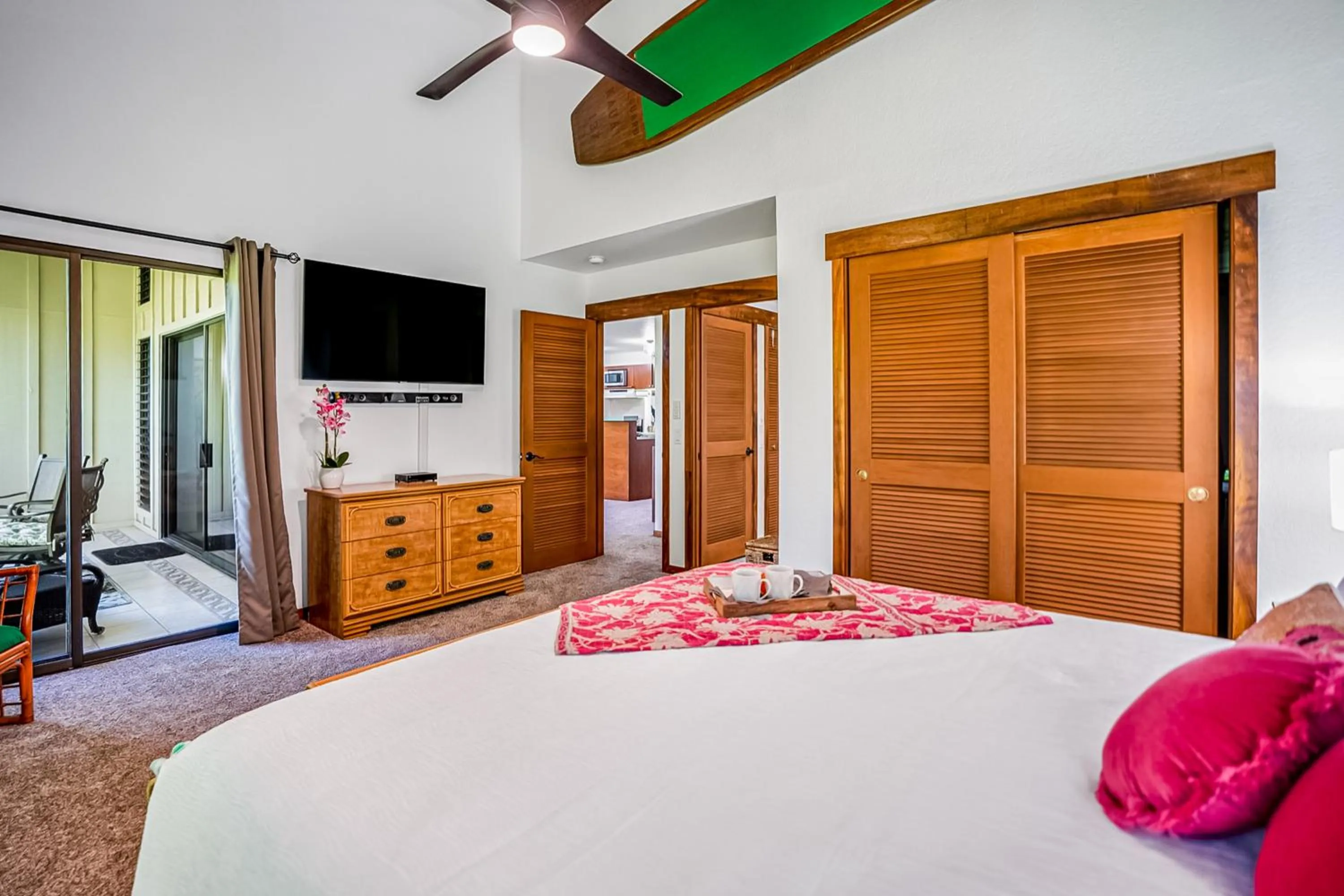 Bed in Waikomo Stream Villas 132