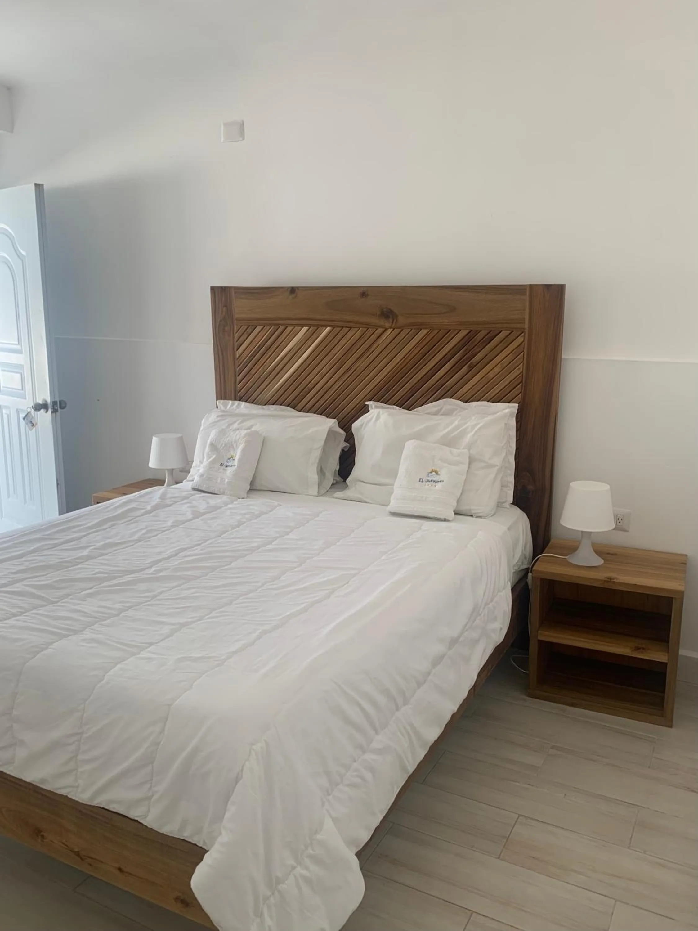 Photo of the whole room, Bed in Hotel El Quemaito - Luxury Oceanfront Retreat