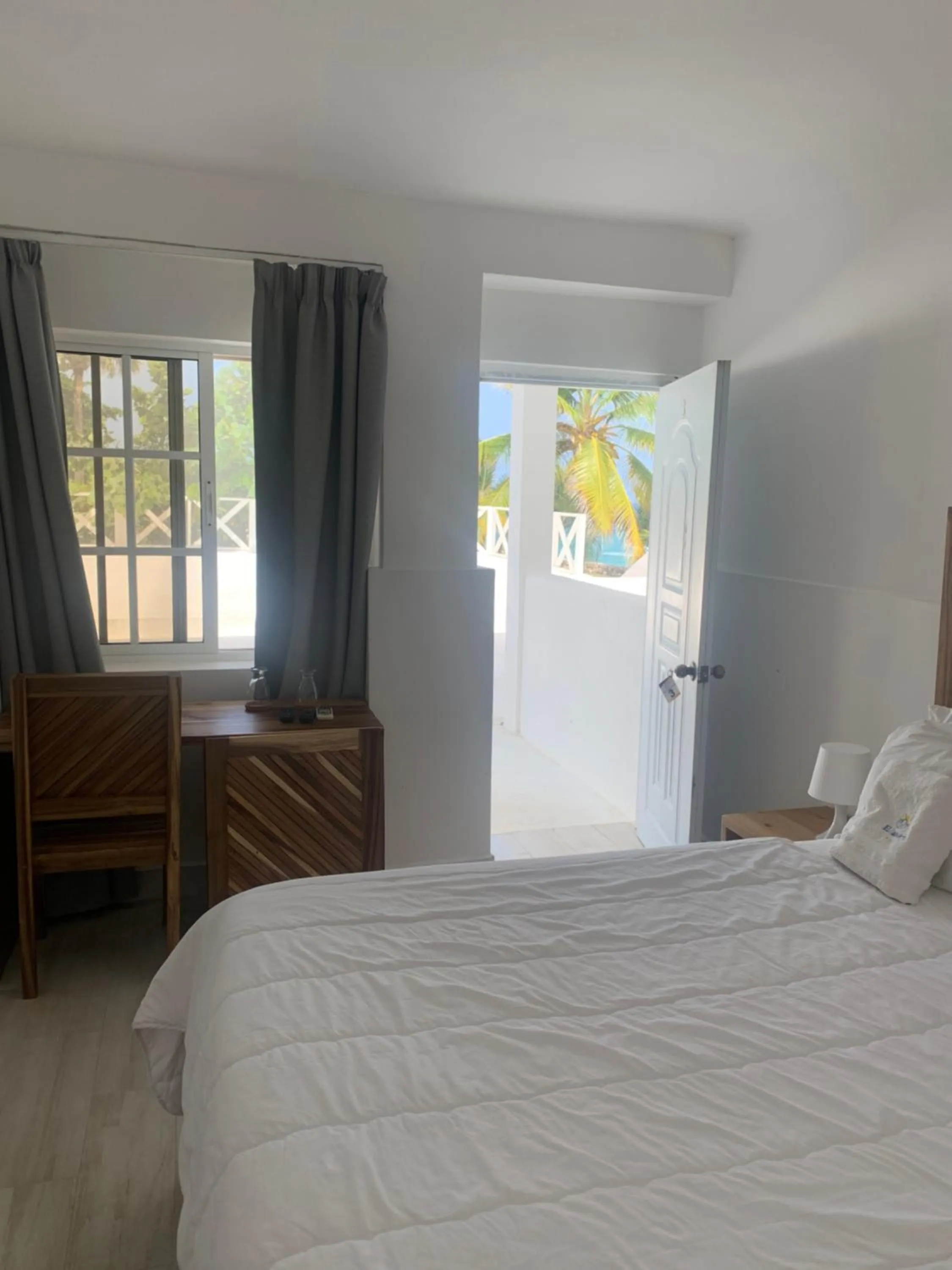 Photo of the whole room, Bed in Hotel El Quemaito - Luxury Oceanfront Retreat