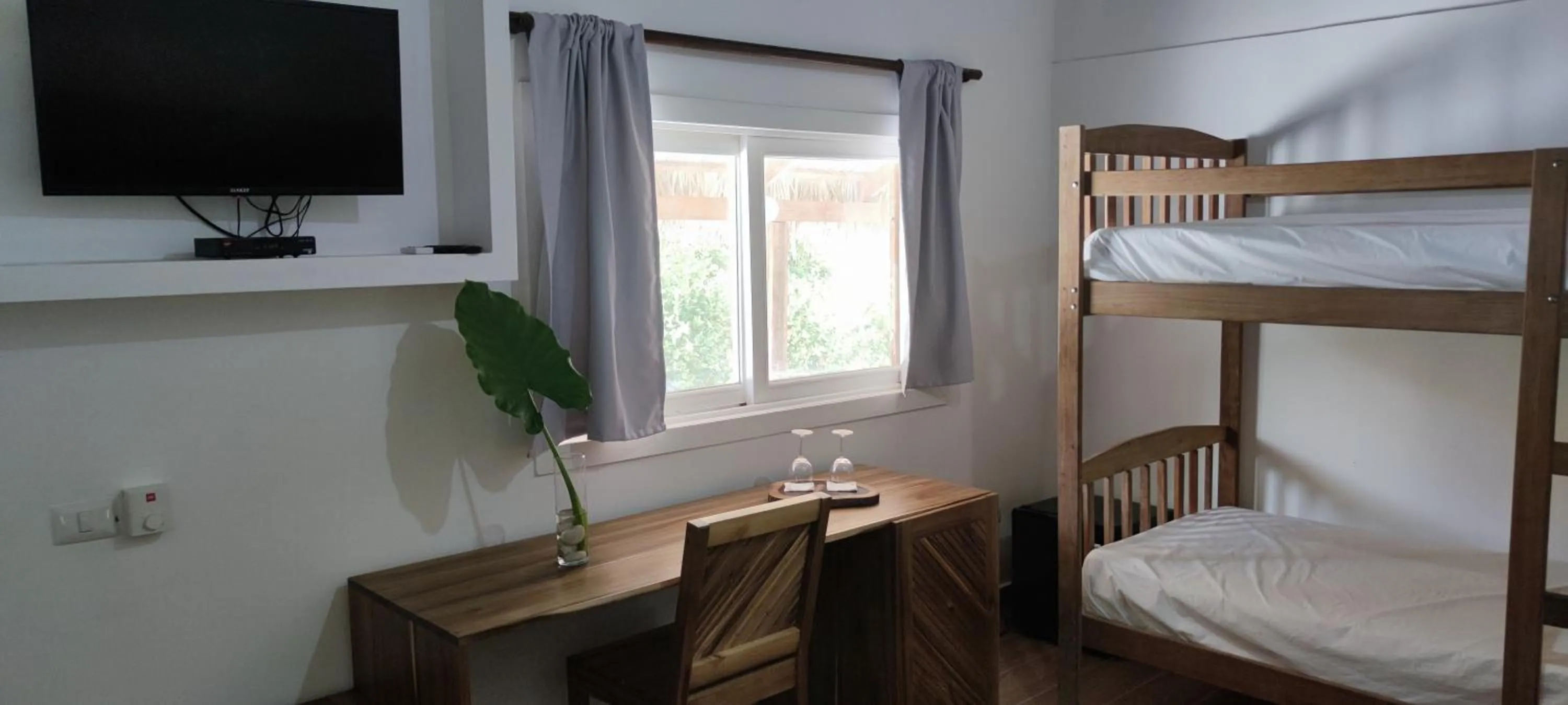 TV and multimedia, Bed in Hotel El Quemaito - Luxury Oceanfront Retreat