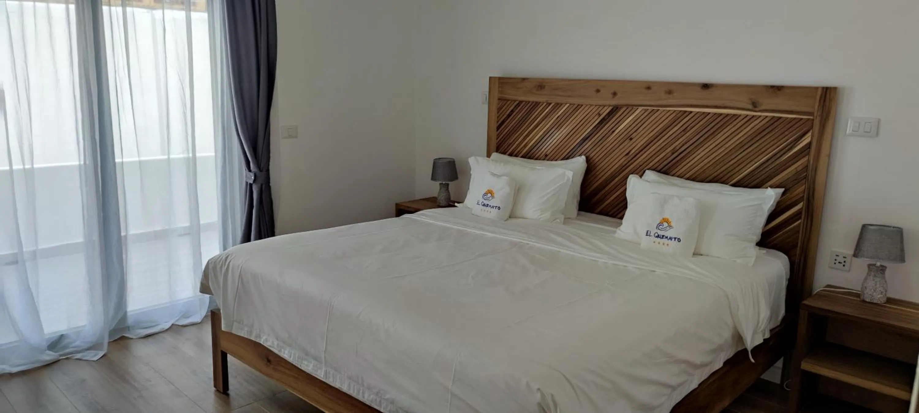 Bedroom, Bed in Hotel El Quemaito - Luxury Oceanfront Retreat