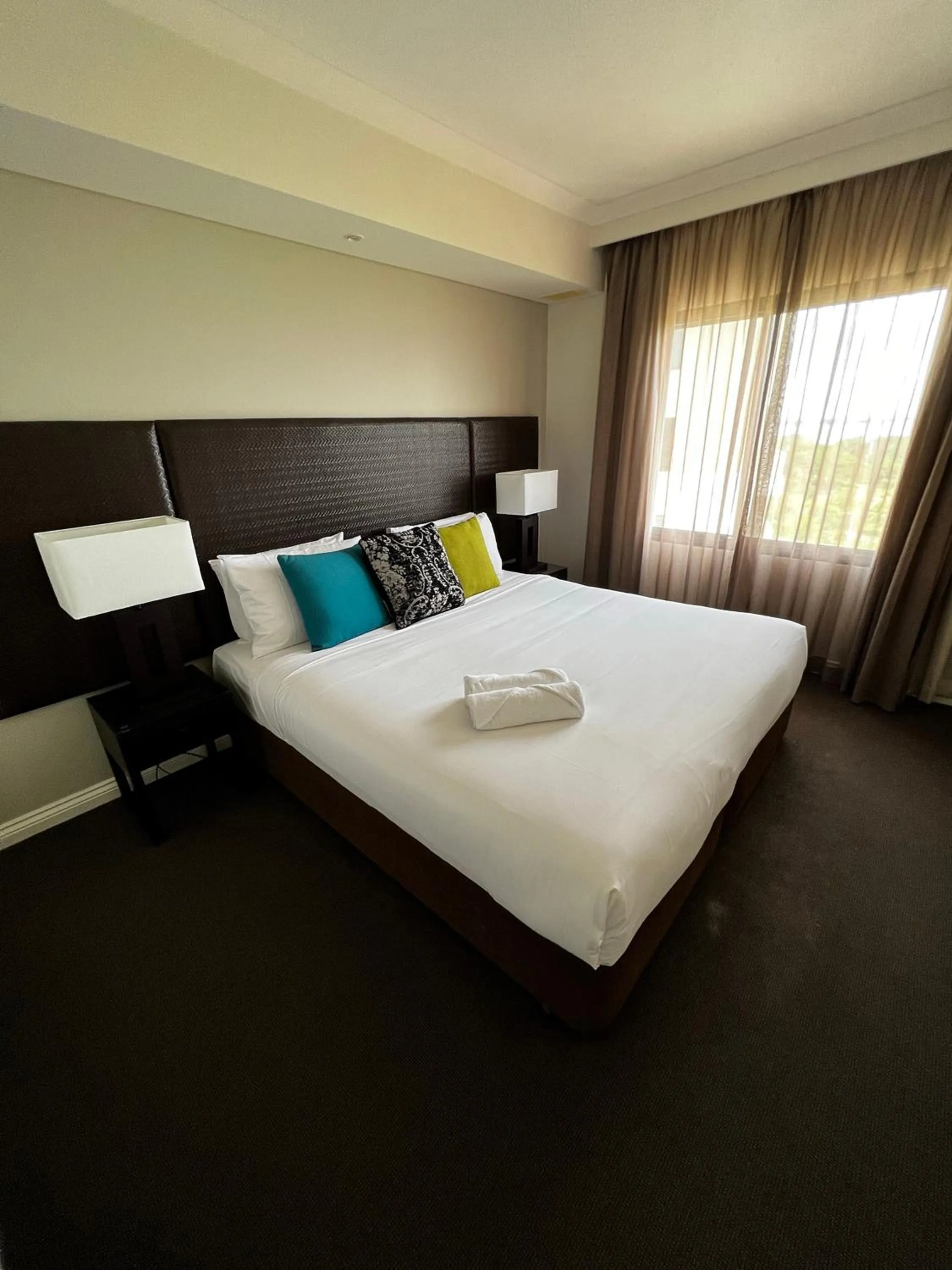 Bedroom, Bed in Darwin Esplanade Central Official