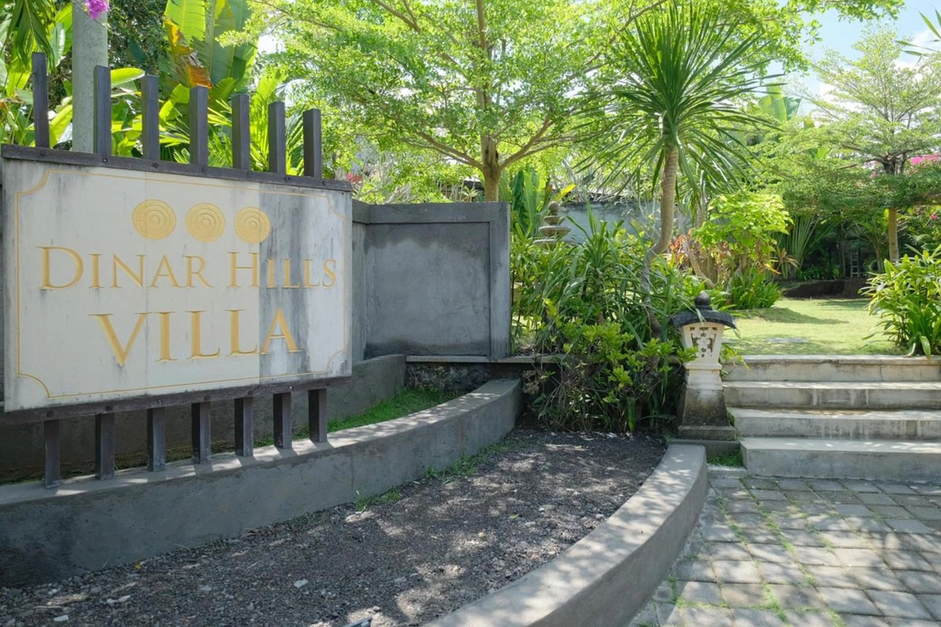 Facade/entrance in Dinar Hills Ungasan by The Lavana