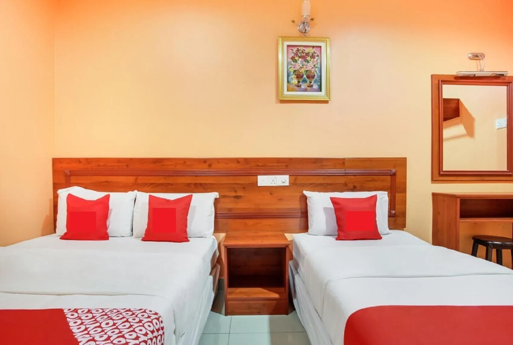 Bed in Bercam Times Inn Hotel