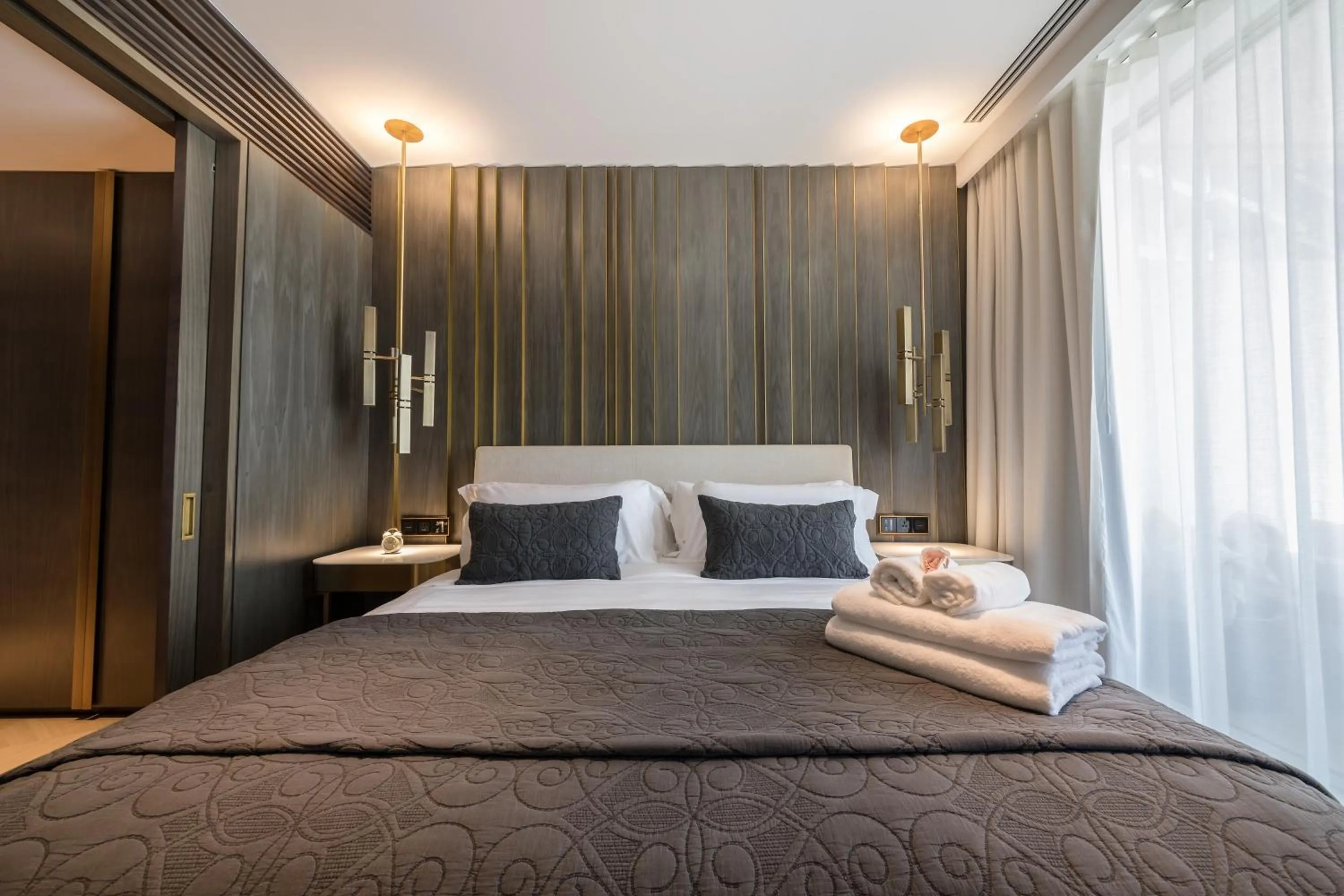 Bed in Maison Privee - Luxury Sea View Apt in FIVE Resort on The Palm