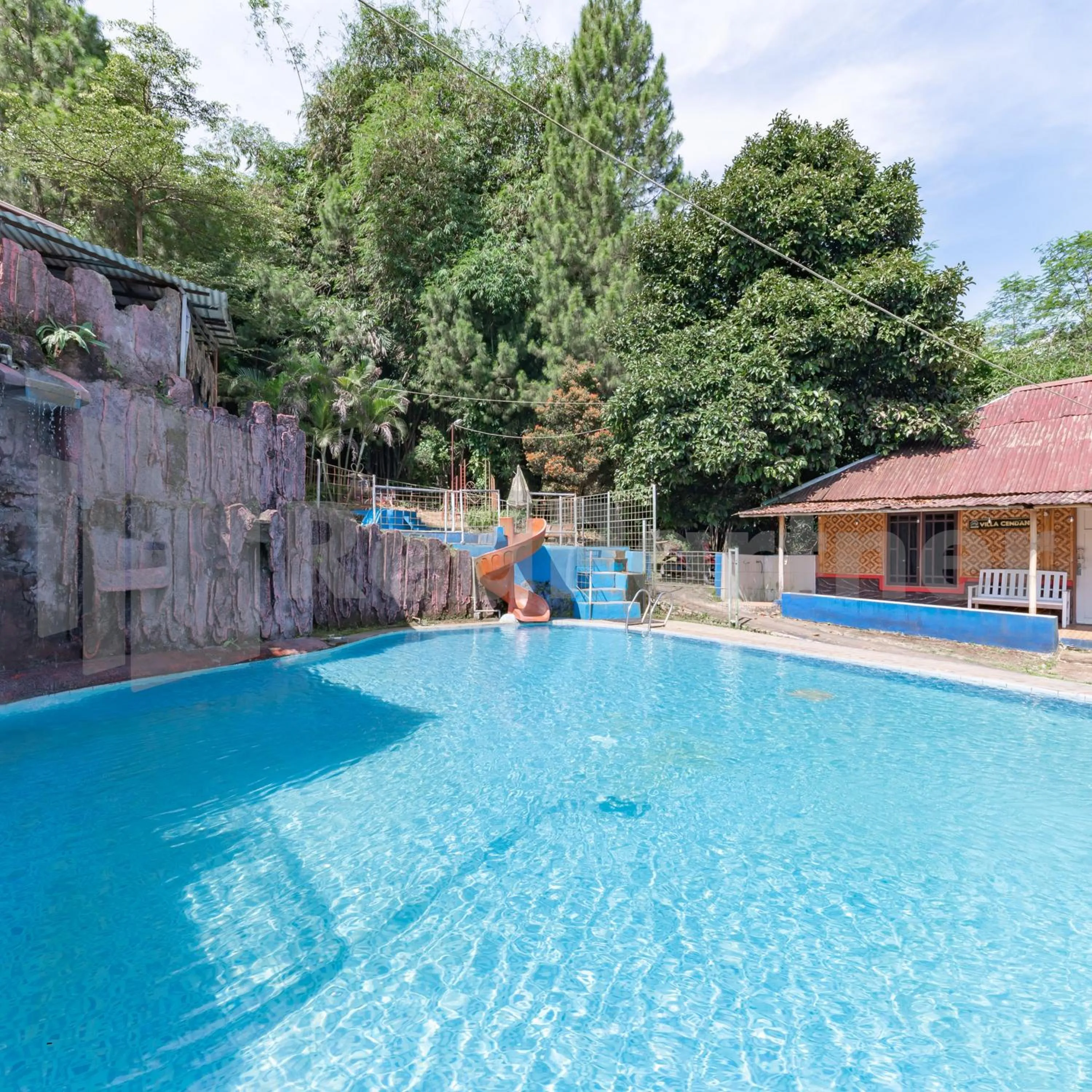 Swimming pool in Pesona Endah Alam Hijau Wanayasa RedPartner