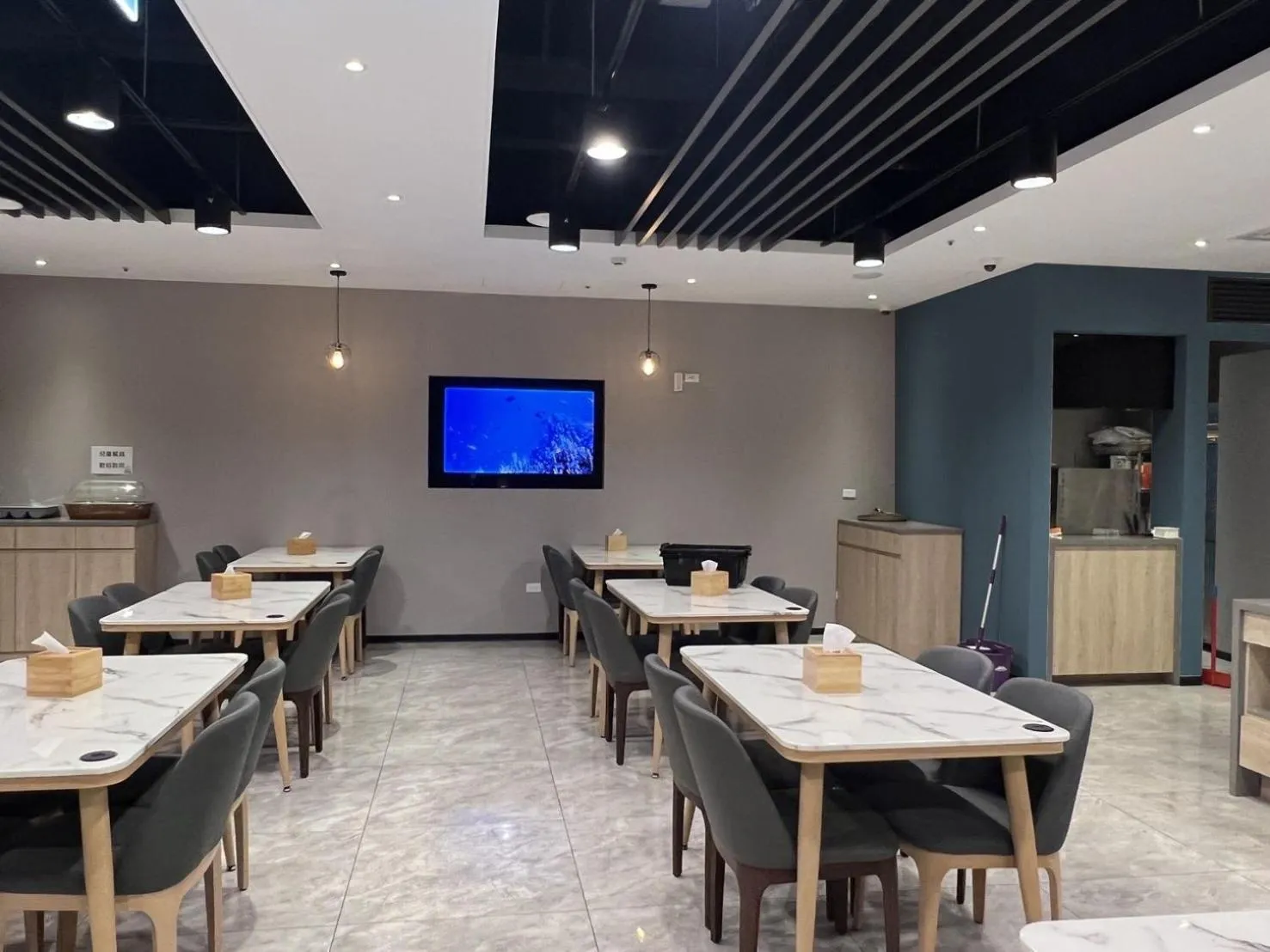 Restaurant/places to eat in Benz Hotel