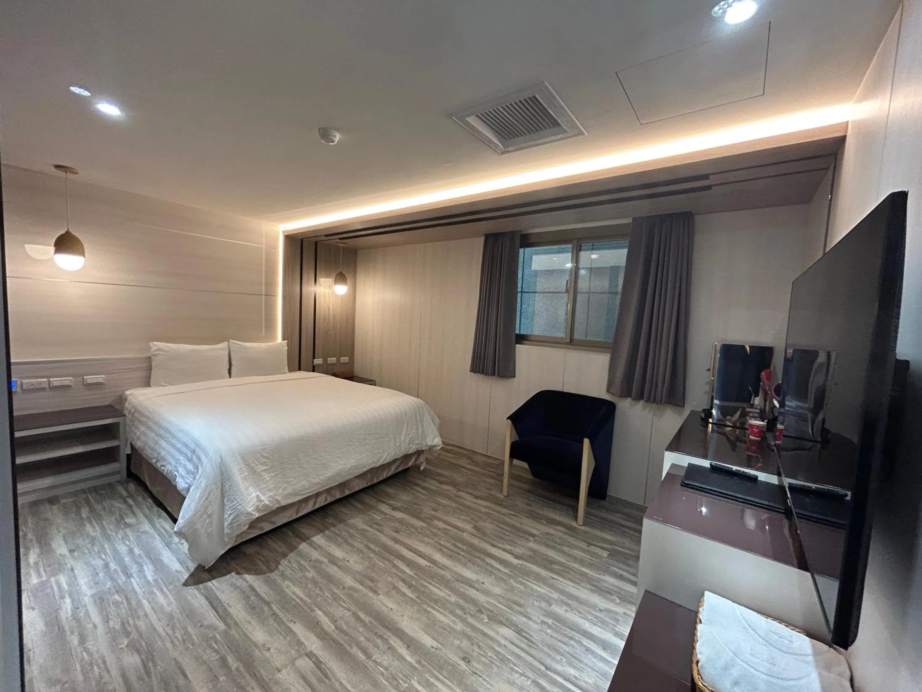 Photo of the whole room, Bed in Benz Hotel