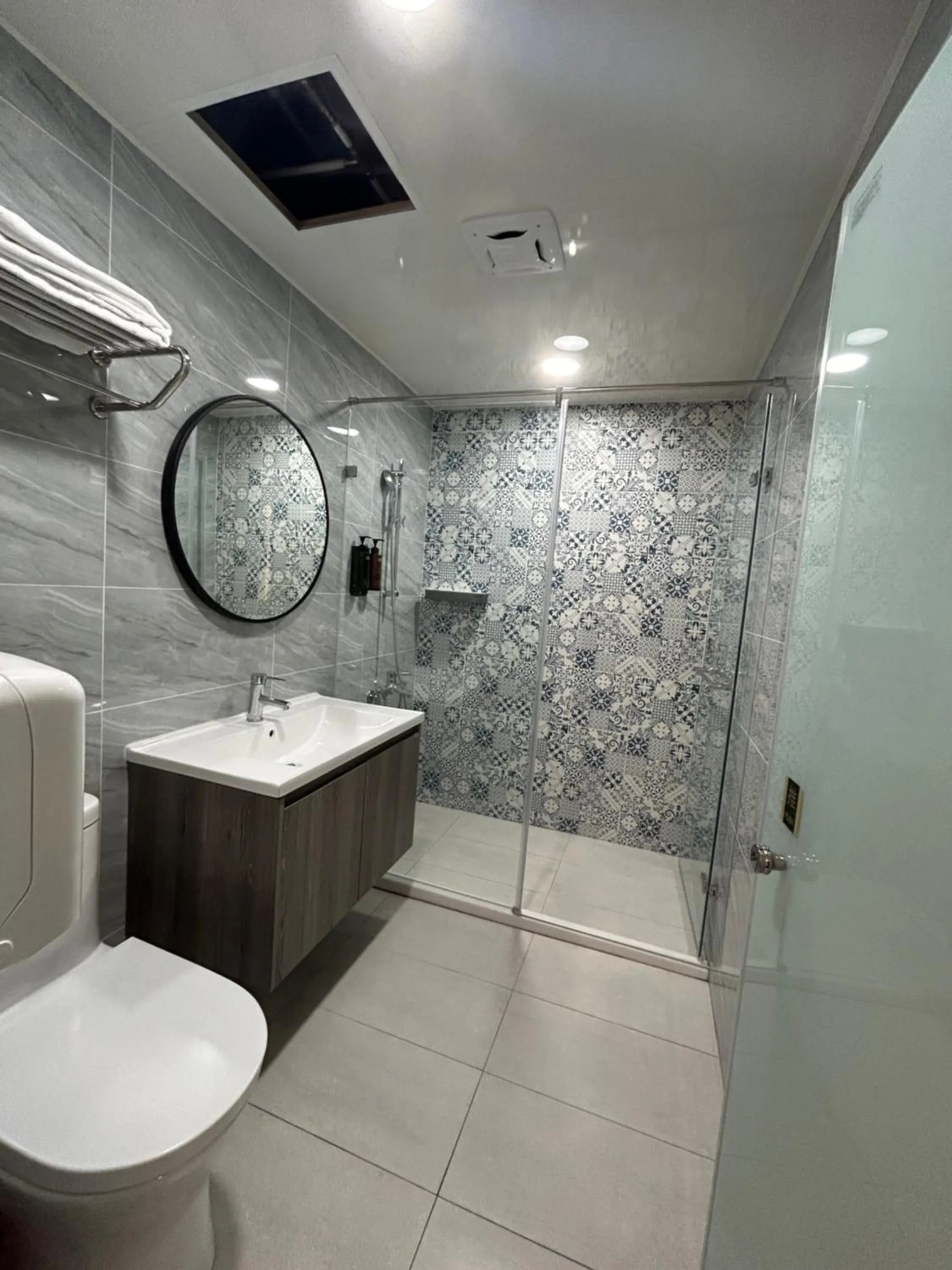 Shower in Benz Hotel