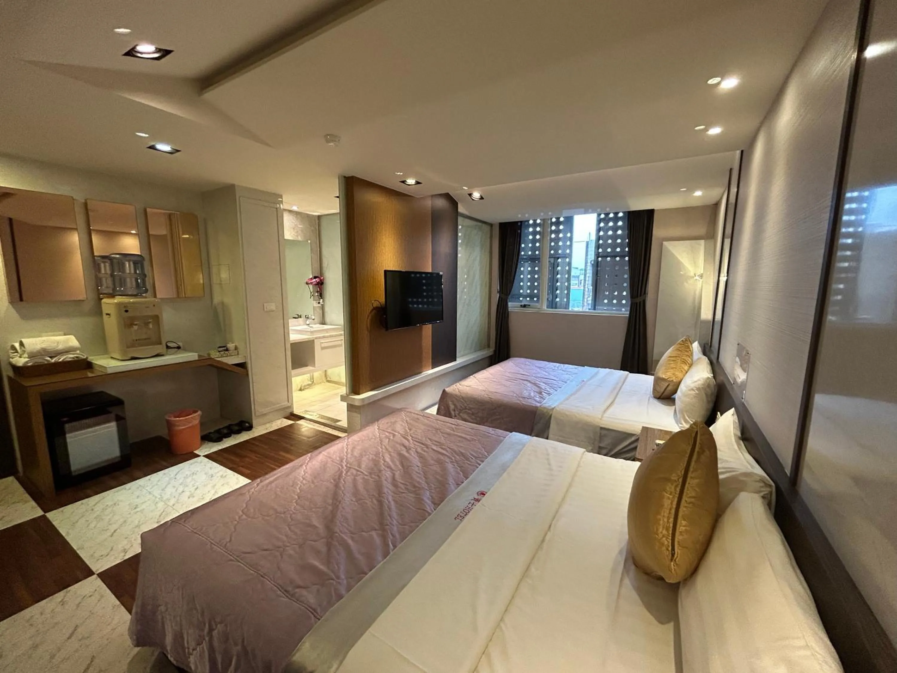 Photo of the whole room, Bed in Benz Hotel