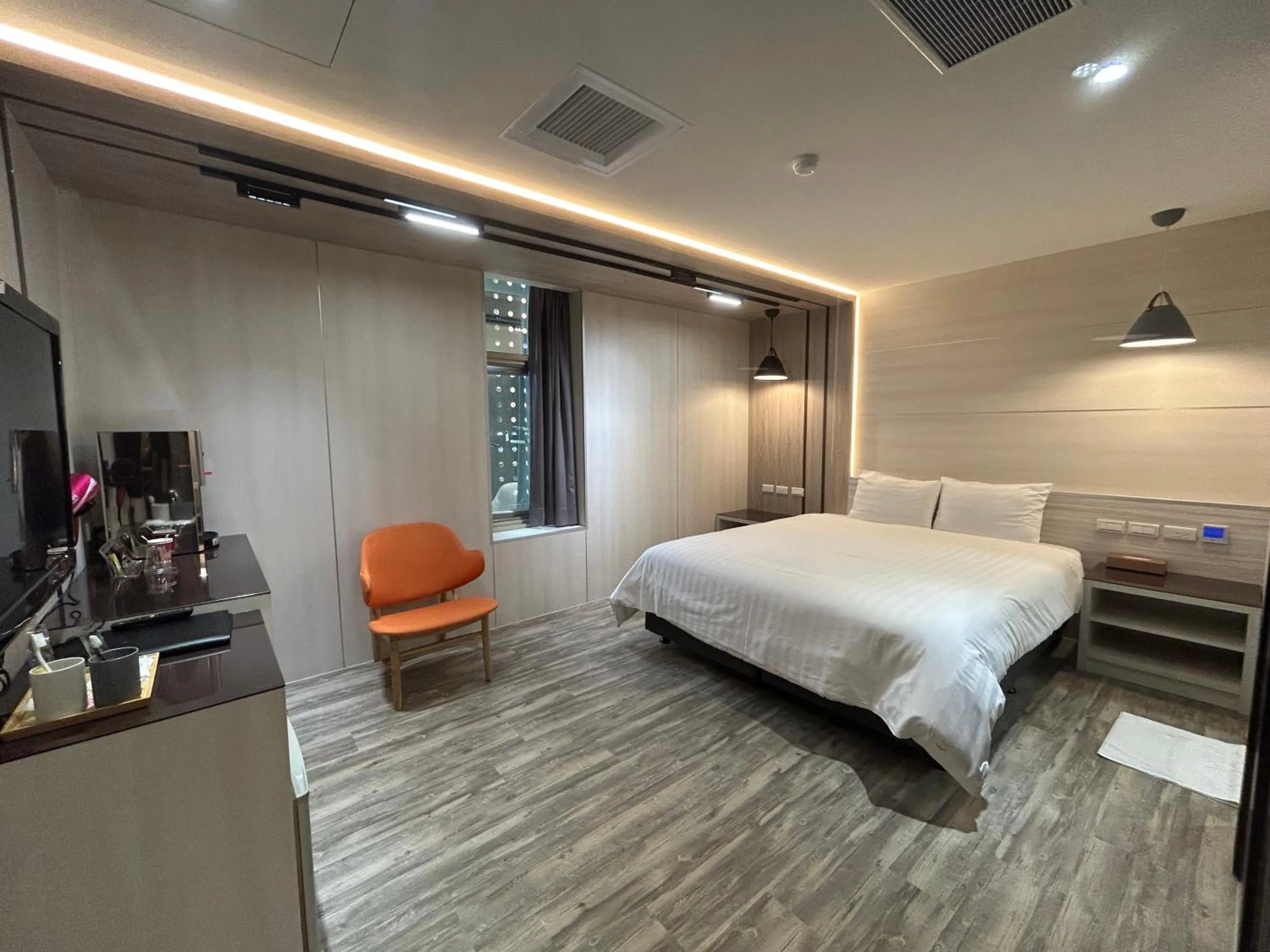 Photo of the whole room, Bed in Benz Hotel