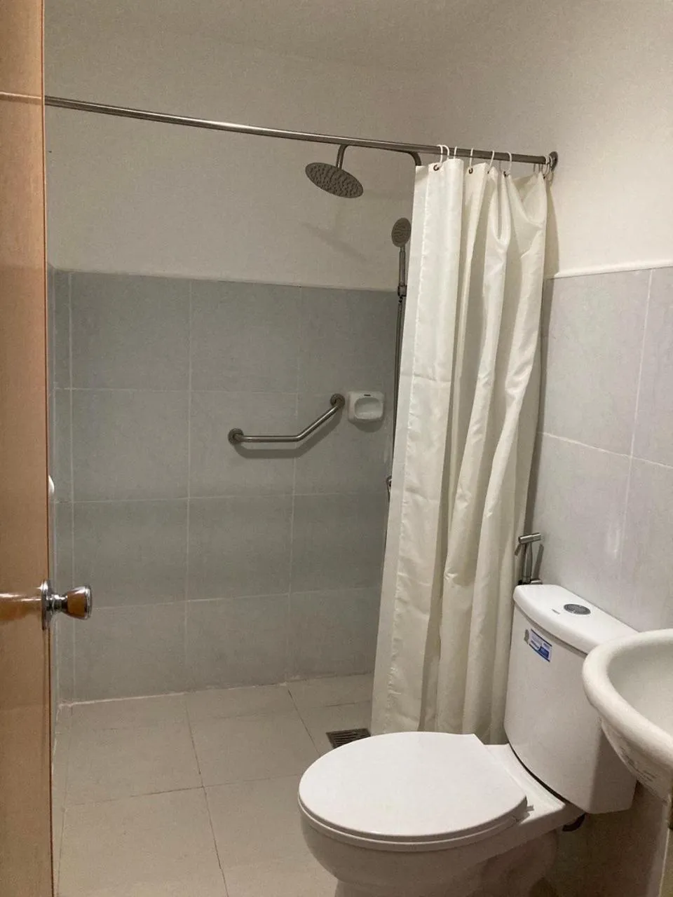 Shower in Demiren Hotel