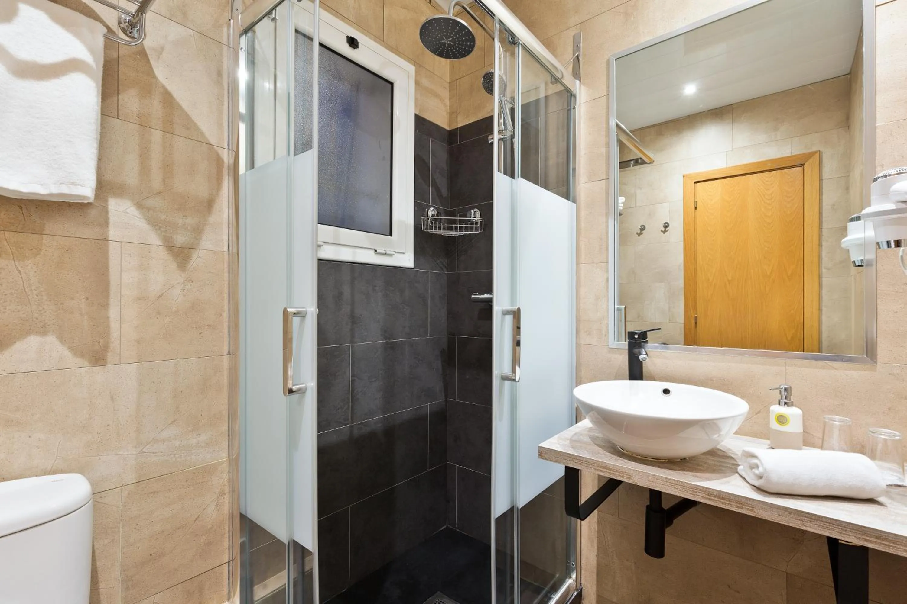 Shower in Hotel Travessera