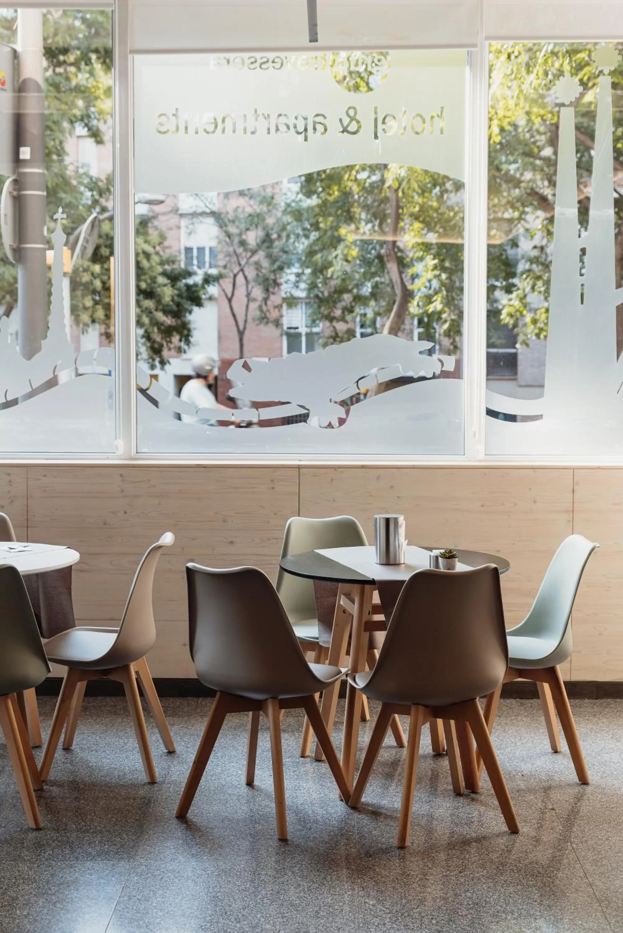 Restaurant/places to eat in Hotel Travessera