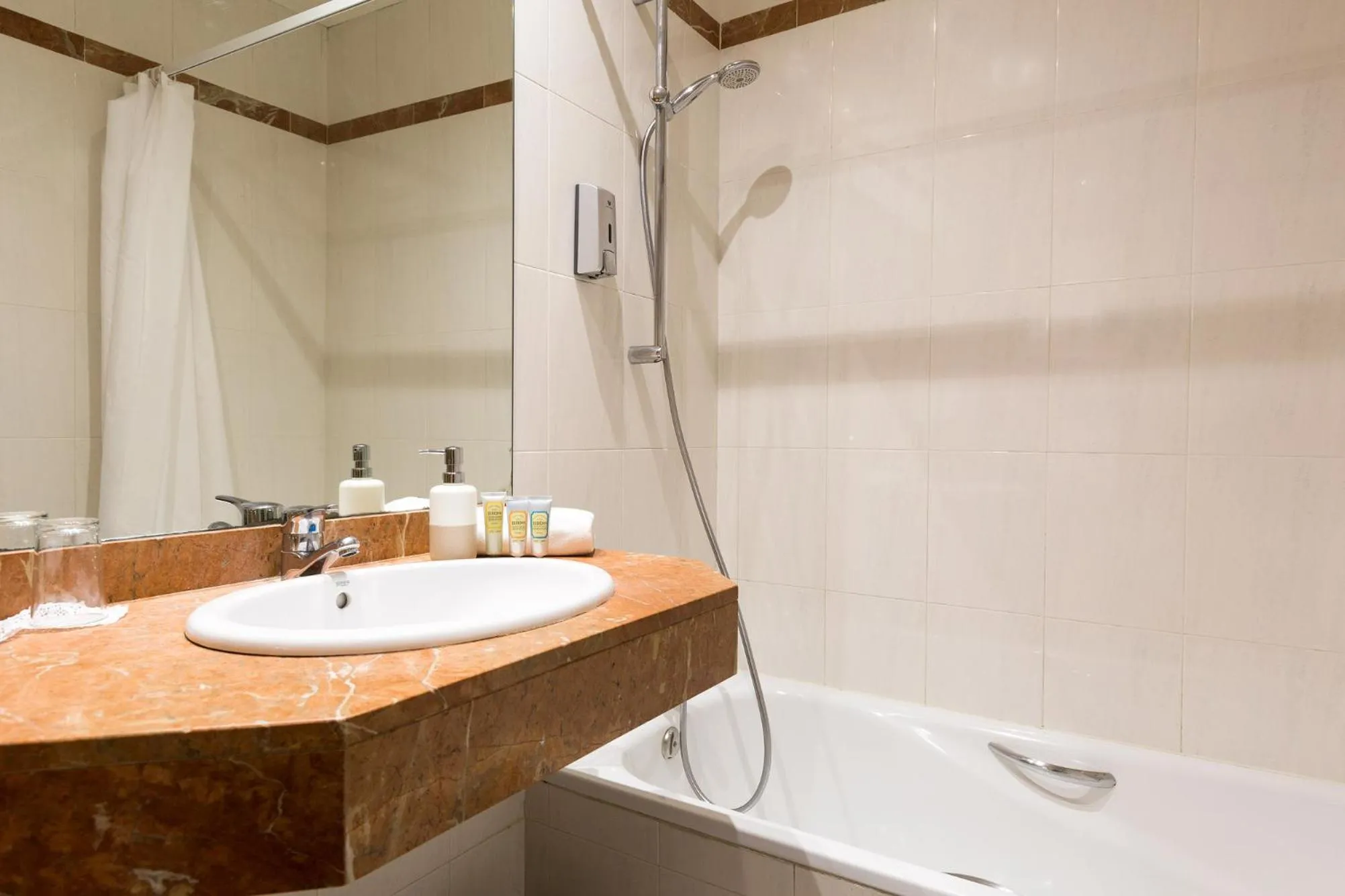 Bathroom in Hotel Travessera