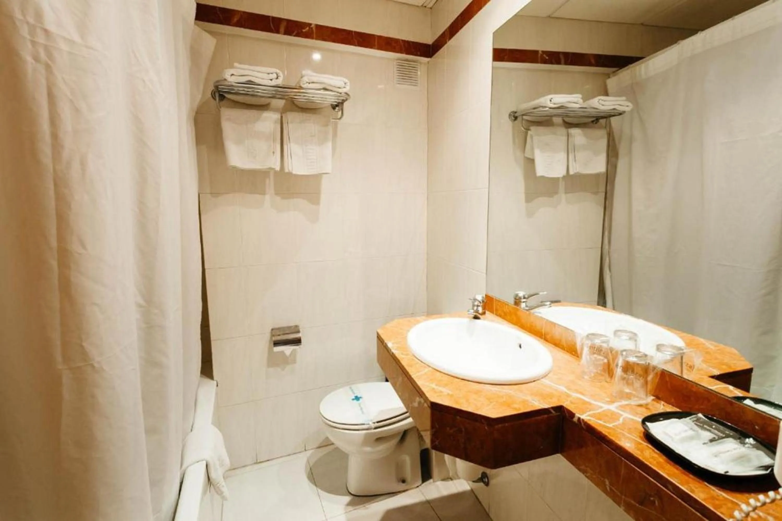 Toilet in Hotel Travessera