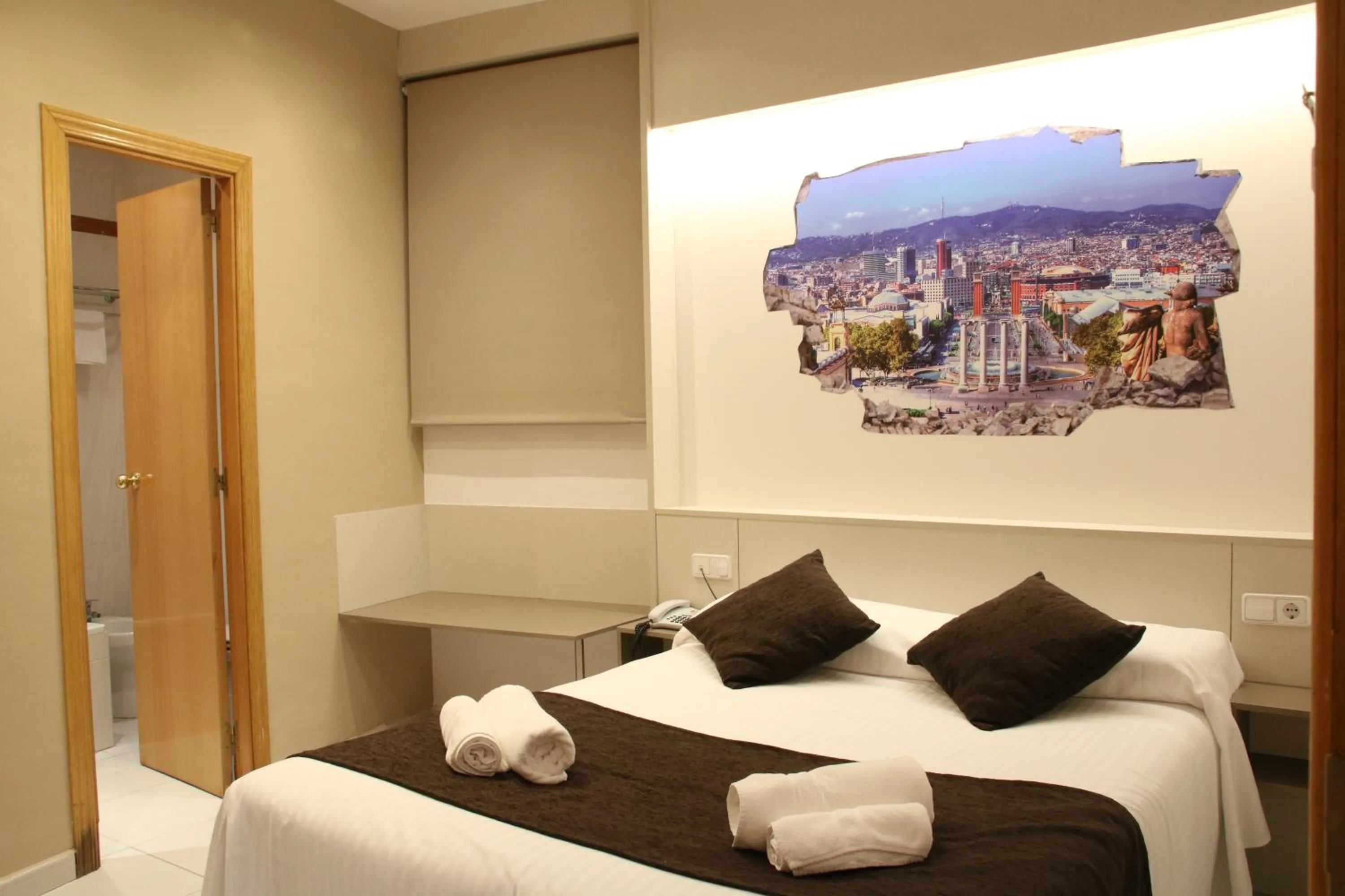 Photo of the whole room, Bed in Hotel Travessera