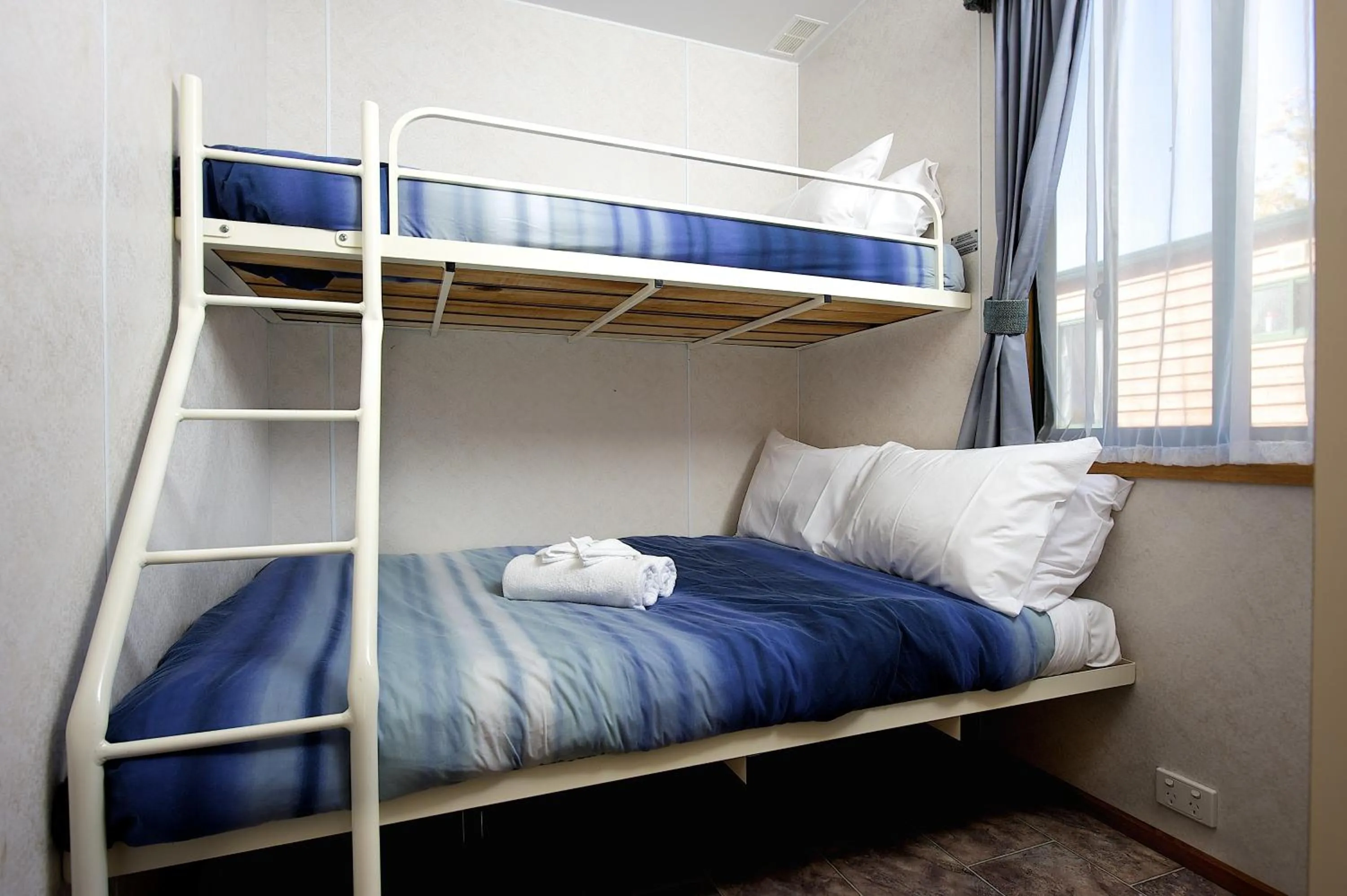 bunk bed, Bed in Lakes and Craters Holiday Park