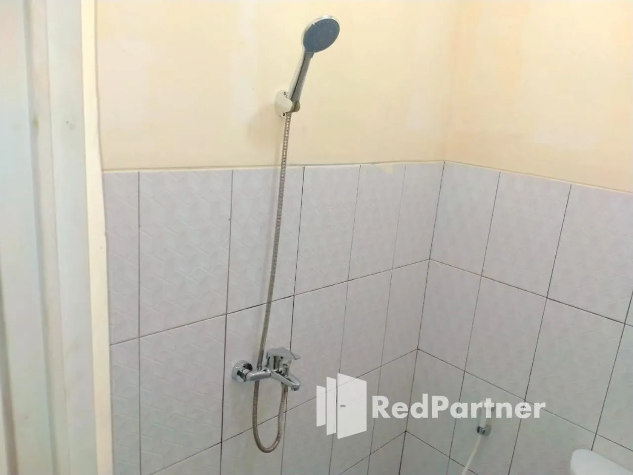 Bathroom in Navisha Guest House Syariah near Exit Tol Batang RedPartner