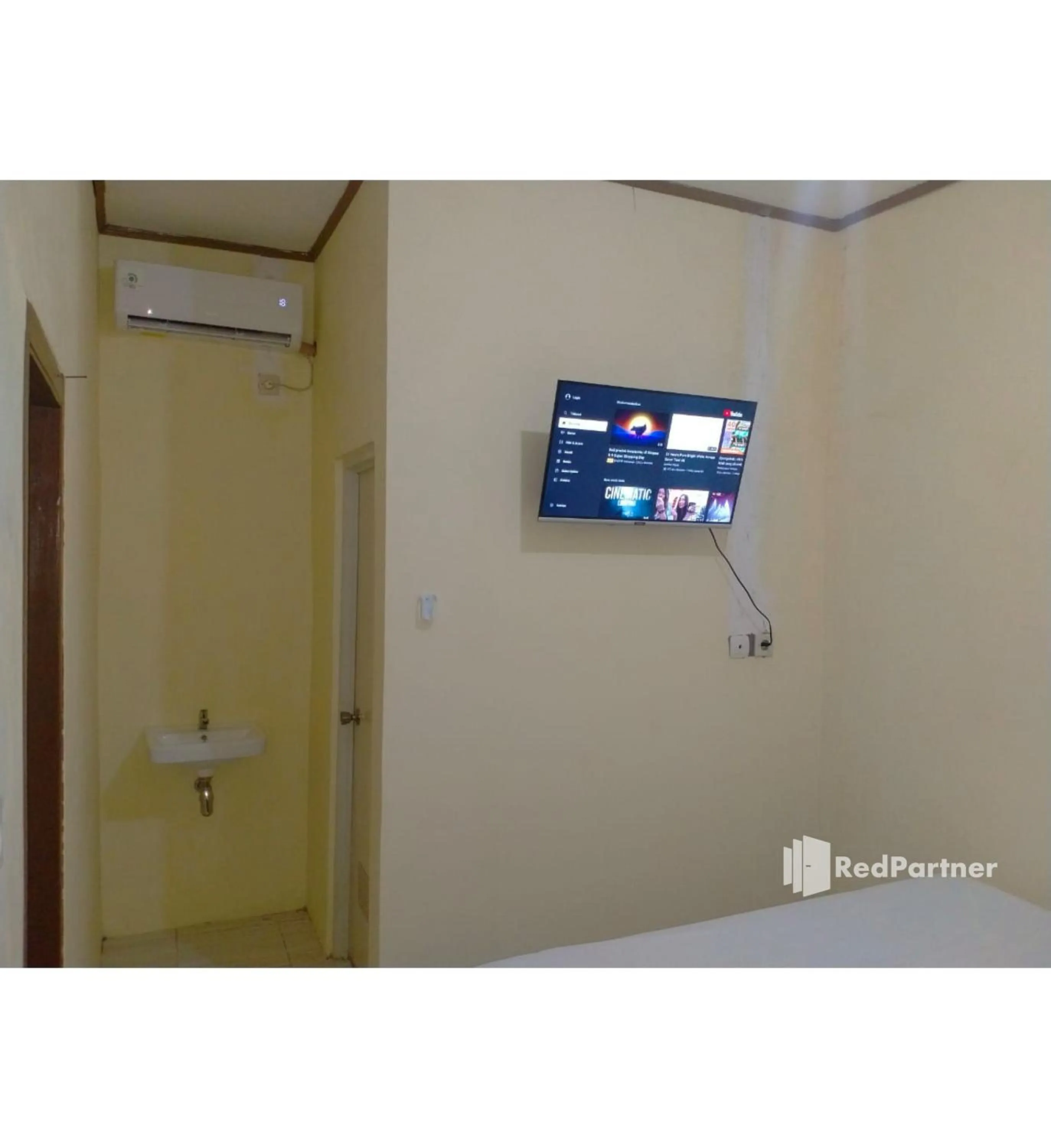 Bedroom in Navisha Guest House Syariah near Exit Tol Batang RedPartner