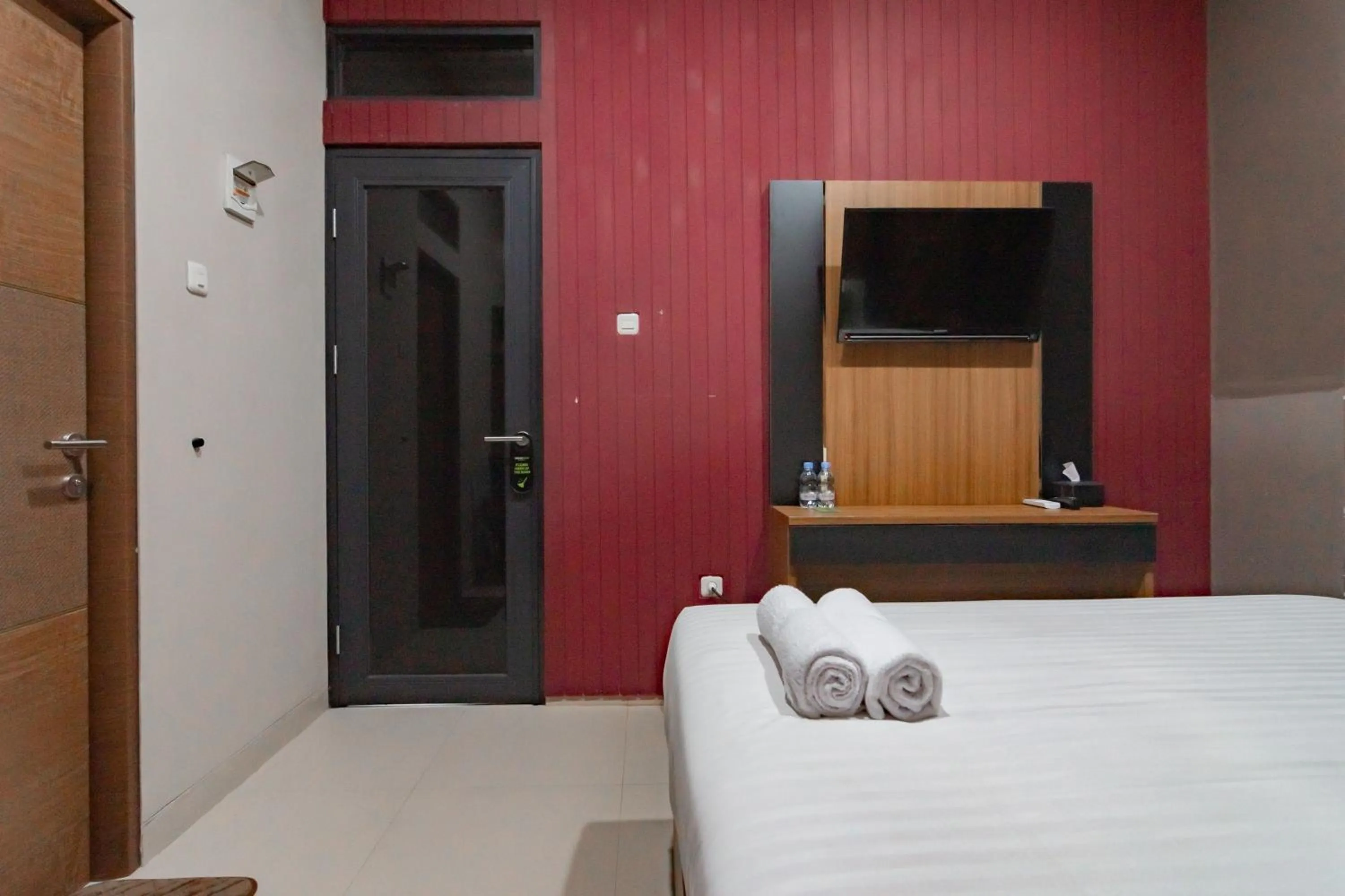 Bedroom, Bed in Urbanview Elephant Eleven Residence Buah Batu Bandung by RedDoorz