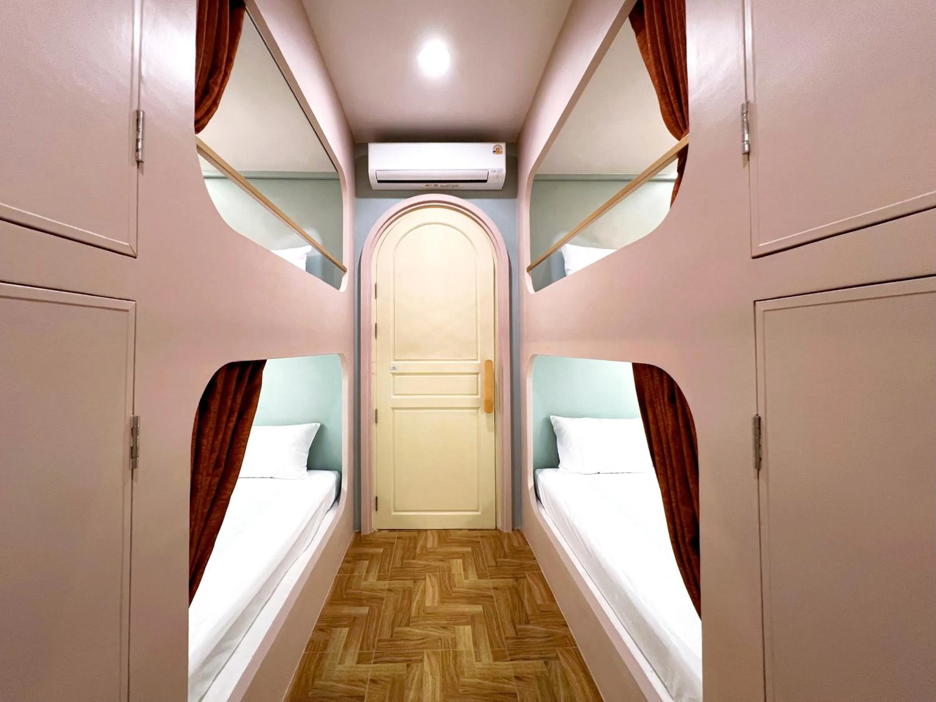 Bed in The Snug Airportel - Phuket Airport