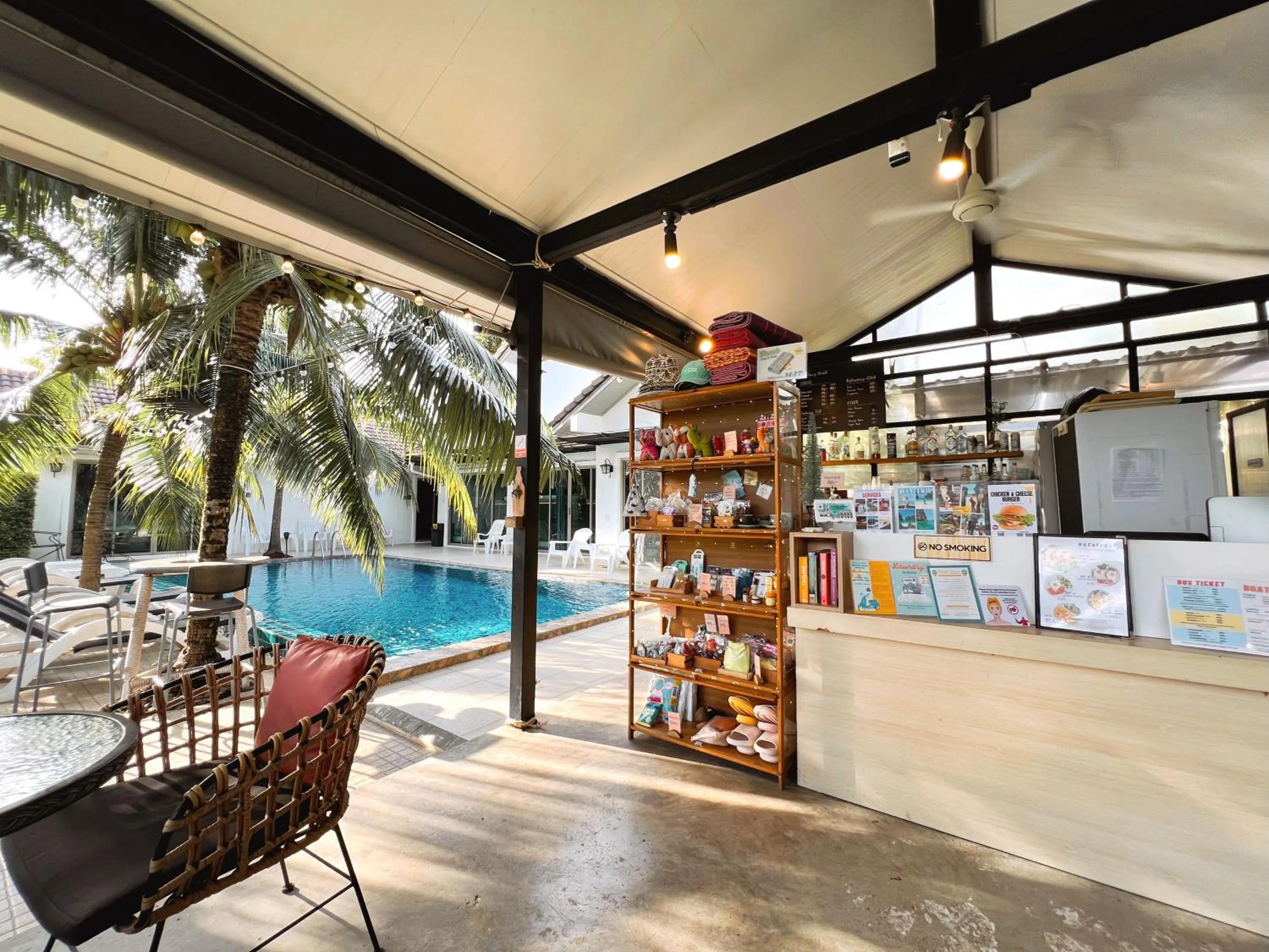 Lobby or reception in The Snug Airportel - Phuket Airport