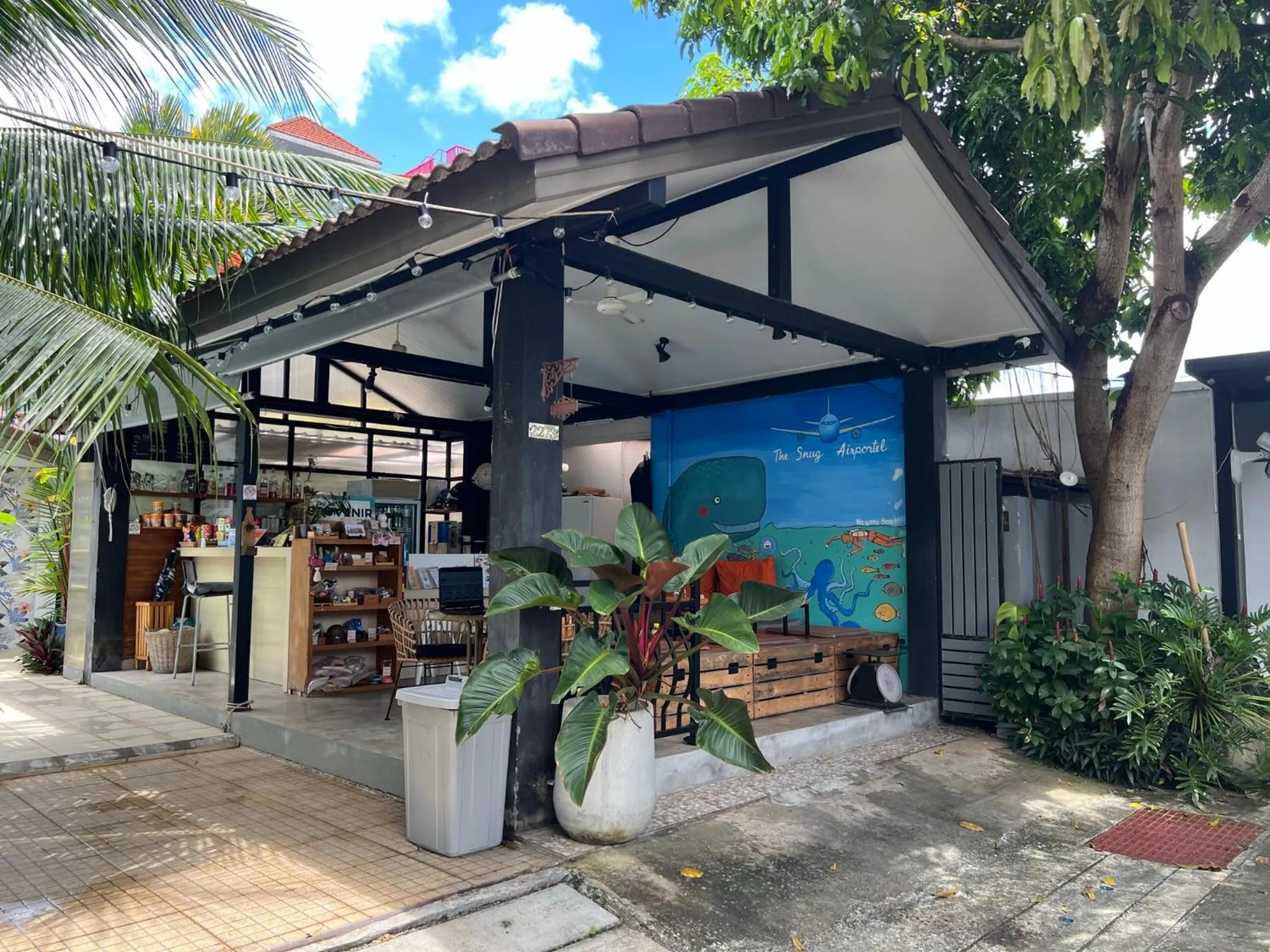 Property building in The Snug Airportel - Phuket Airport