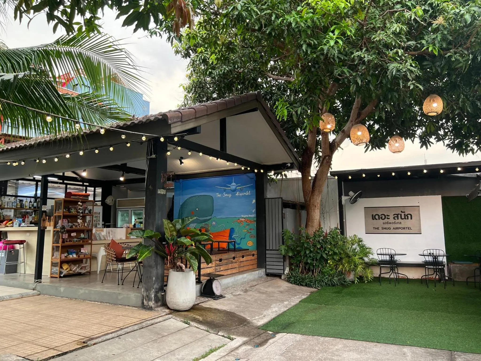 Lobby or reception in The Snug Airportel - Phuket Airport